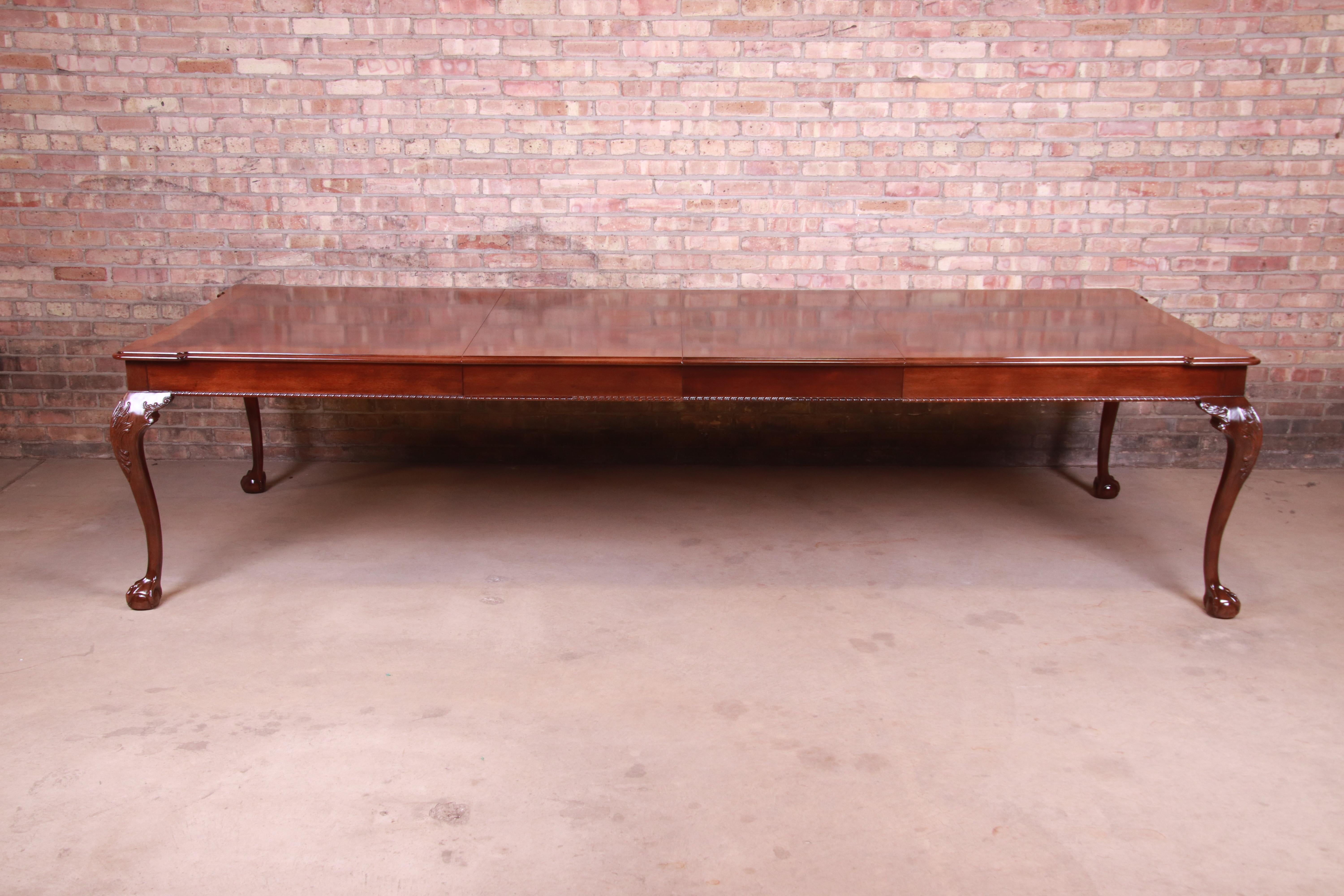 Henredon Chippendale Banded Mahogany Extension Dining Table, Newly Refinished 9