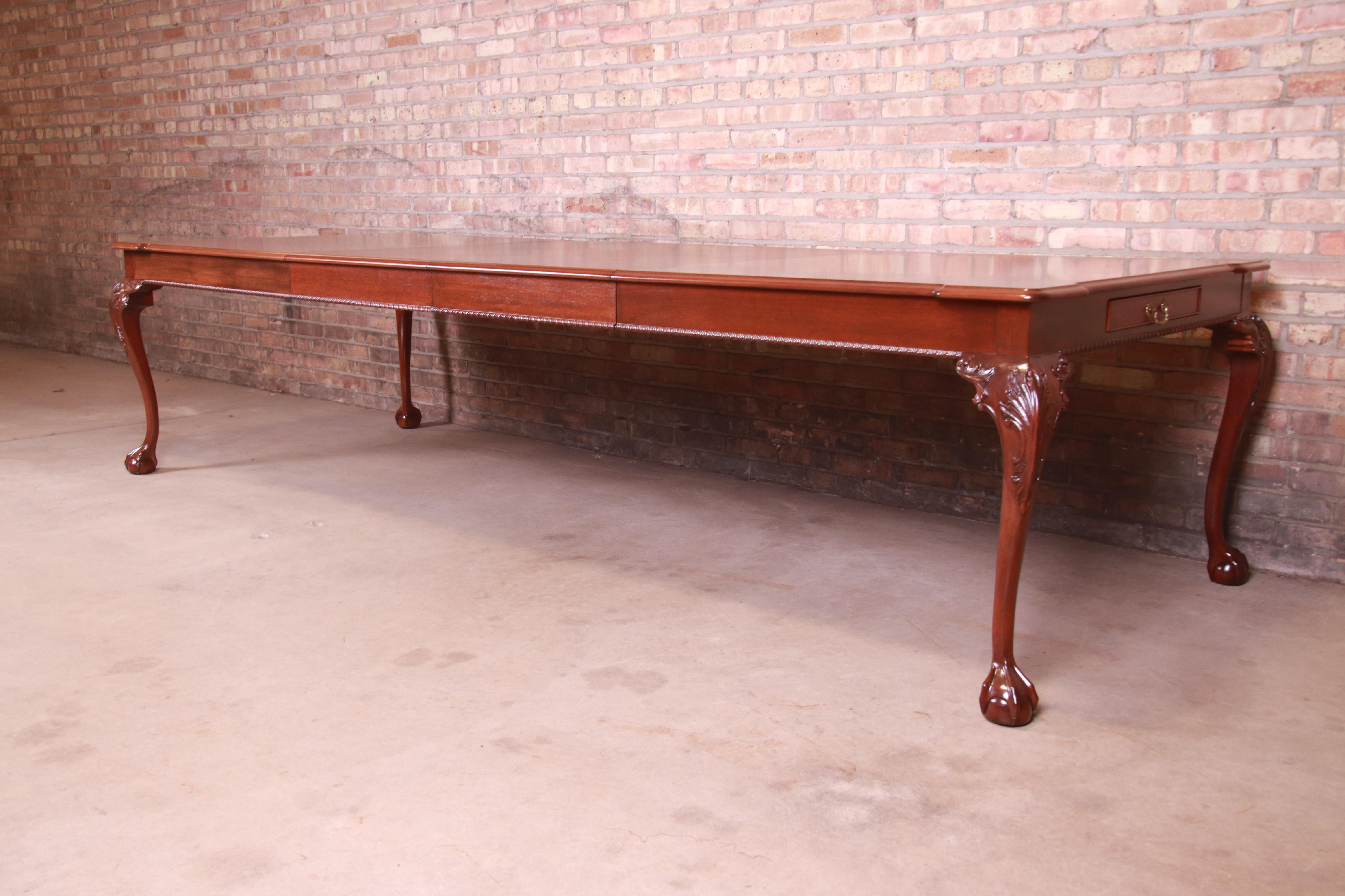 Henredon Chippendale Banded Mahogany Extension Dining Table, Newly Refinished 9