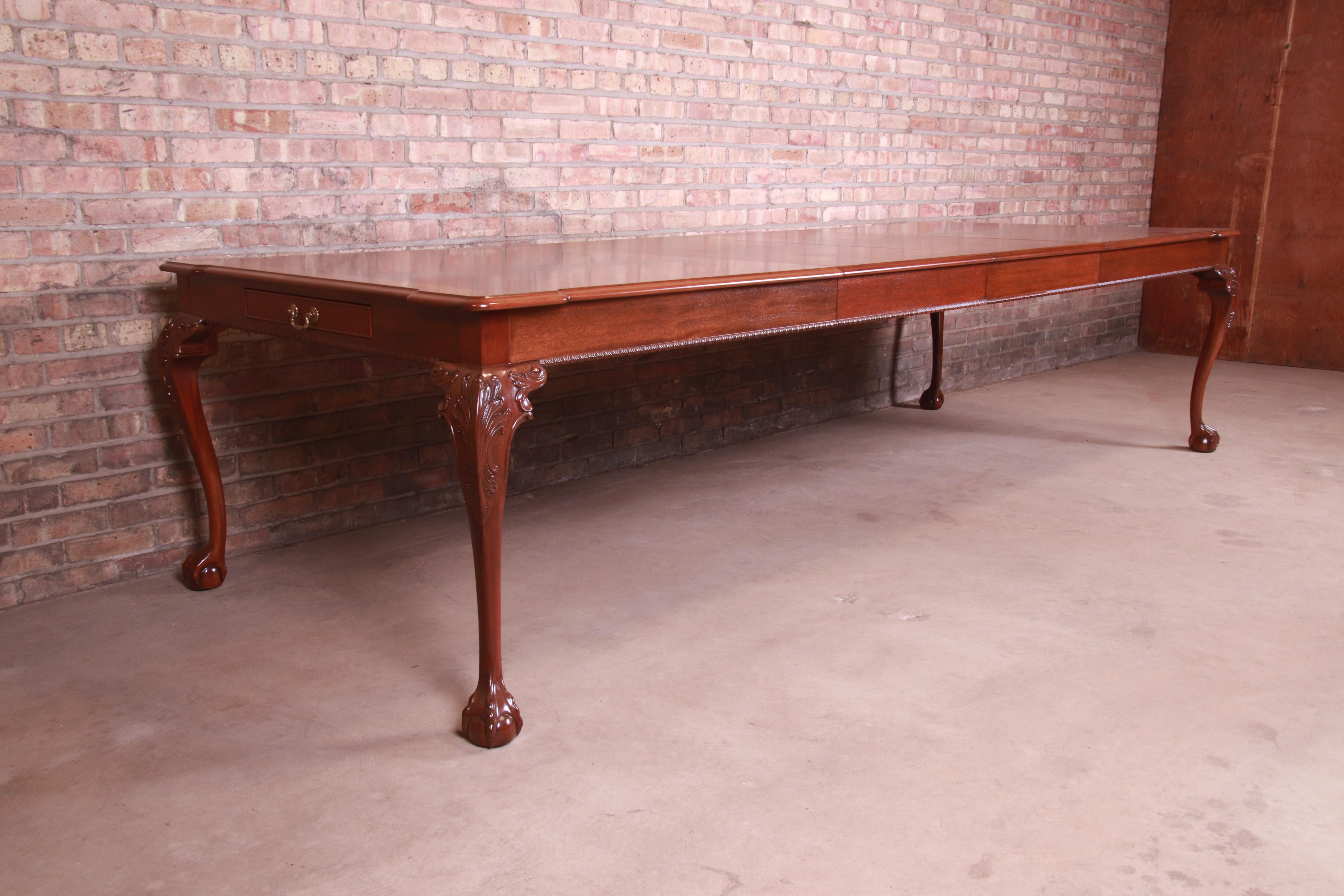 Henredon Chippendale Banded Mahogany Extension Dining Table, Newly Refinished 10