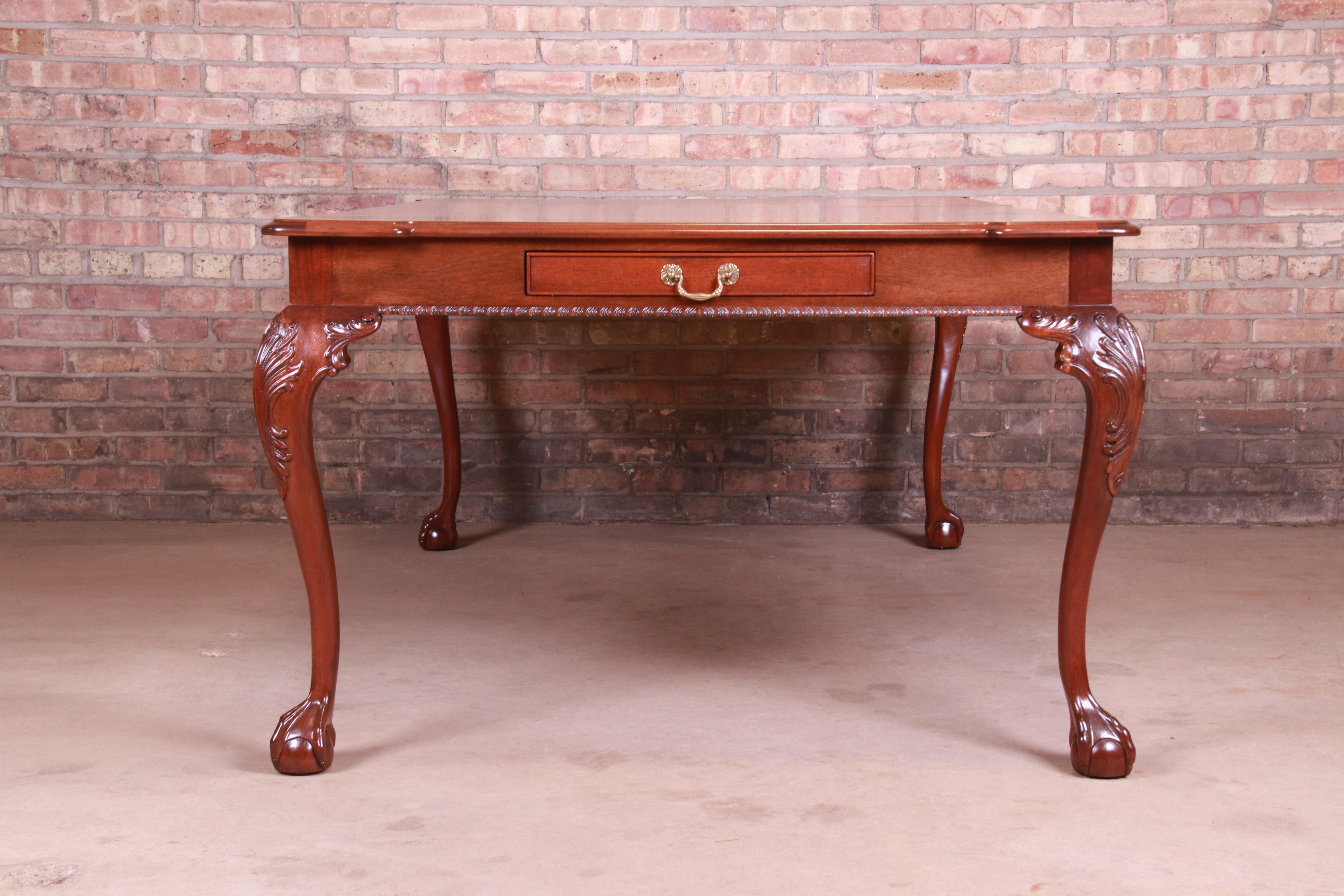 Henredon Chippendale Banded Mahogany Extension Dining Table, Newly Refinished 11