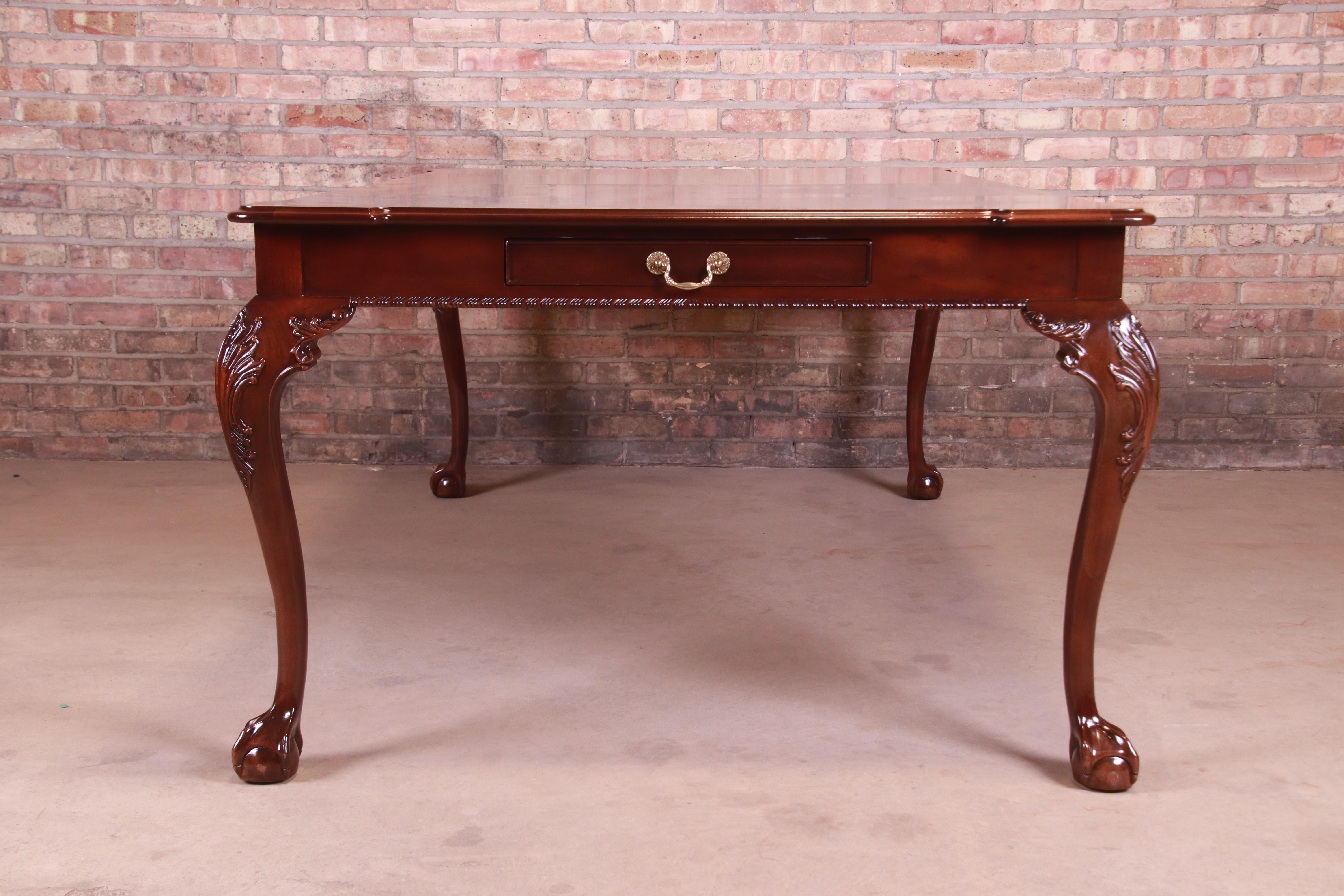 Henredon Chippendale Banded Mahogany Extension Dining Table, Newly Refinished 12