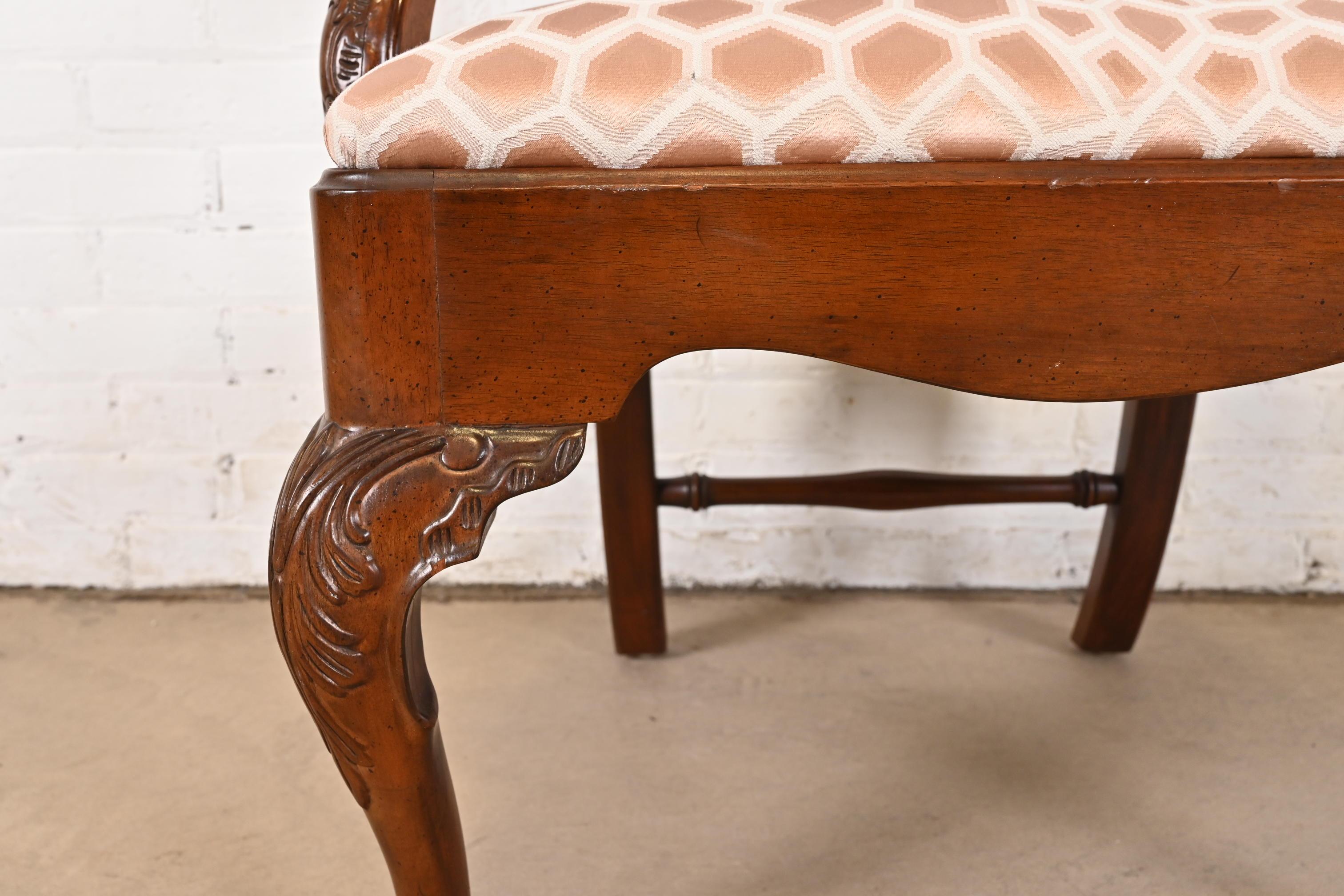 Henredon Chippendale geschnitzte Mahagoni-Sessel oder Esszimmer- Kapitänsstühle, Paar im Angebot 5