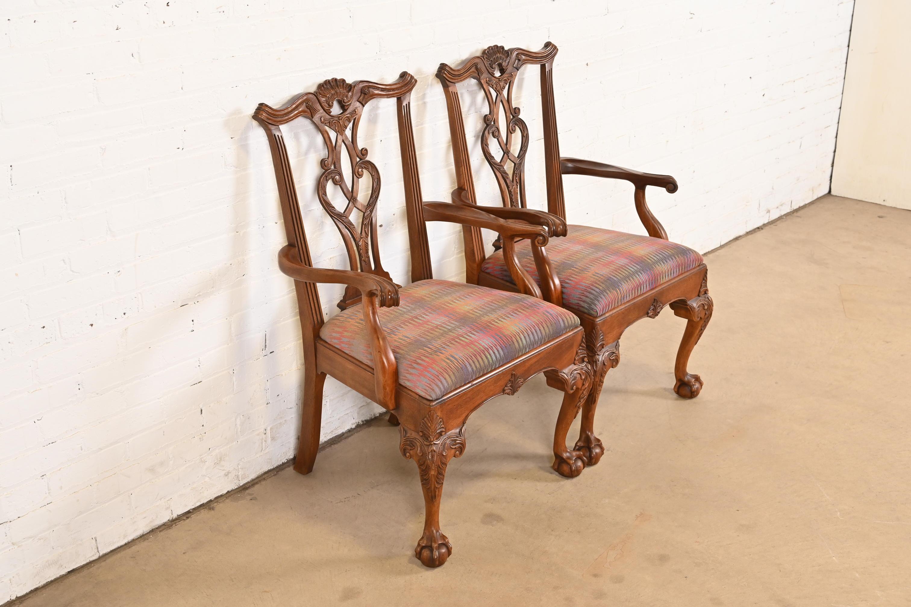 Henredon Chippendale Sillones de Caoba Tallada o Sillas de Capitán de Comedor, Pareja siglo XX