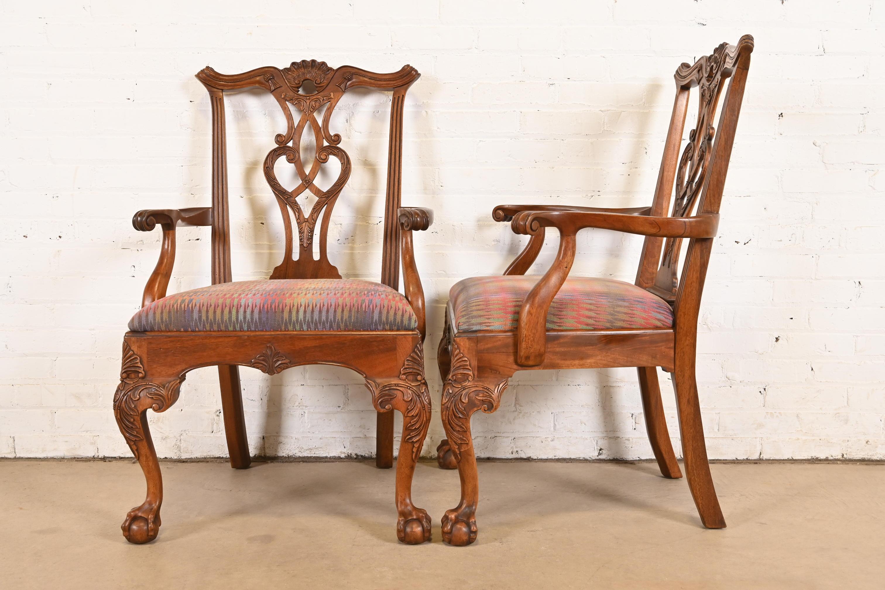Henredon Chippendale Sillones de Caoba Tallada o Sillas de Capitán de Comedor, Pareja 1