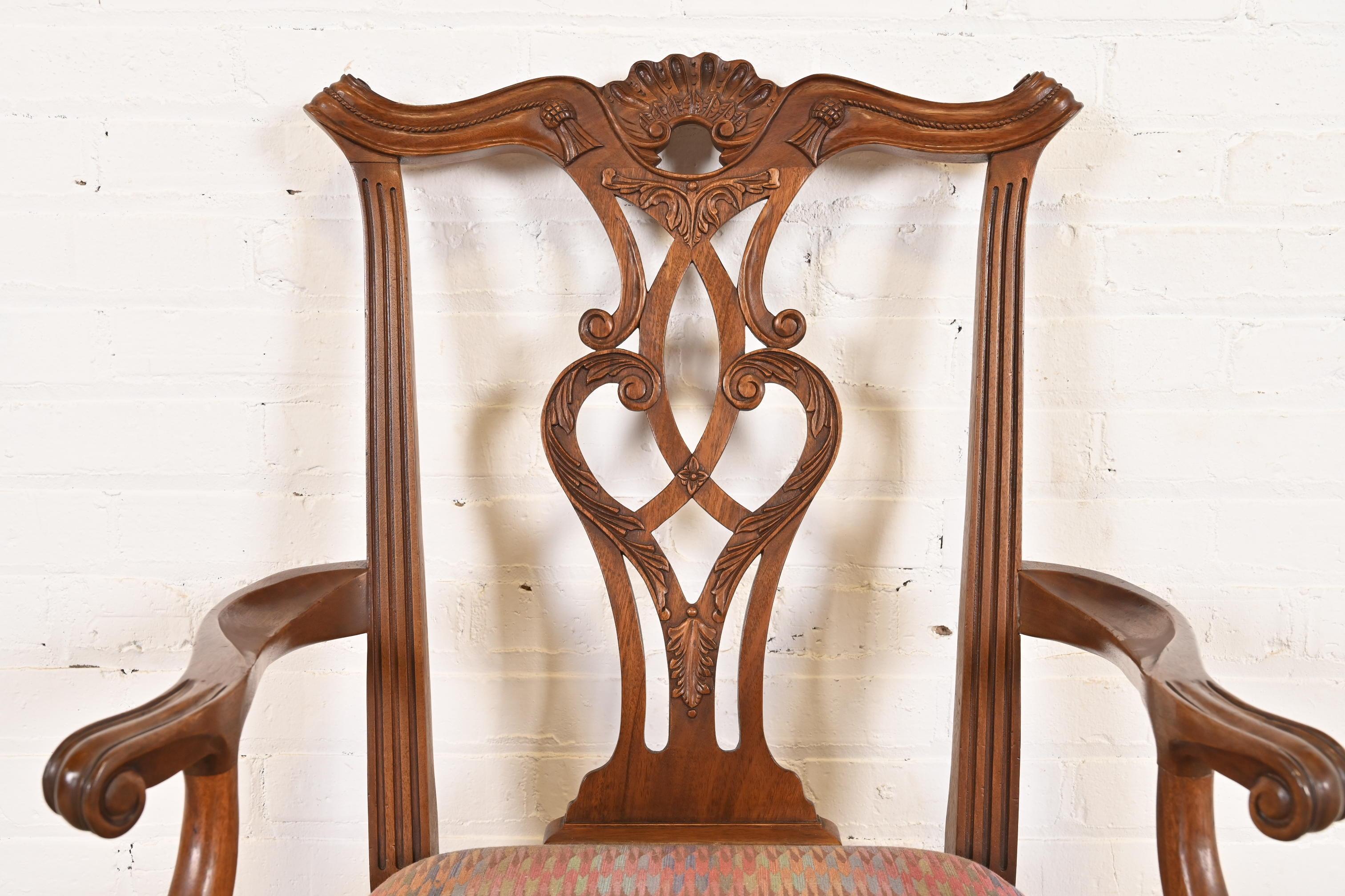 Henredon Chippendale Sillones de Caoba Tallada o Sillas de Capitán de Comedor, Pareja 2
