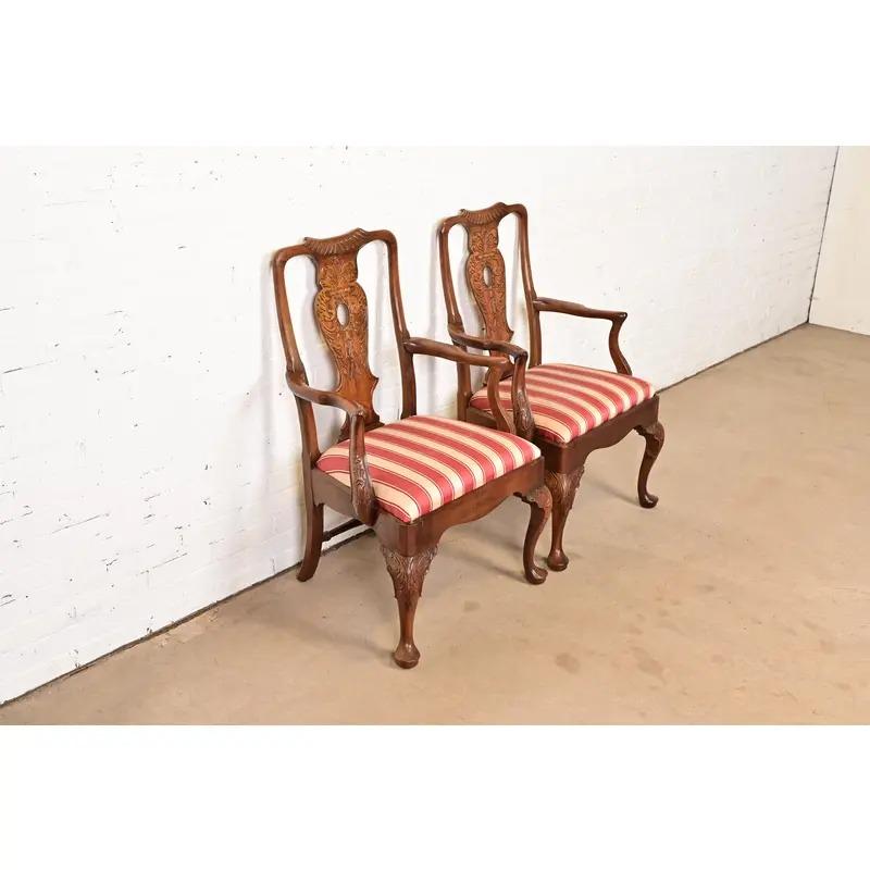 Américain Paire de fauteuils Chippendale en acajou sculpté, Henredon en vente
