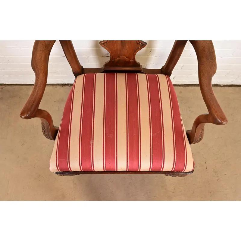 Esszimmerstühle aus geschnitztem Mahagoni von Henredon Chippendale, achtteilig im Angebot 3