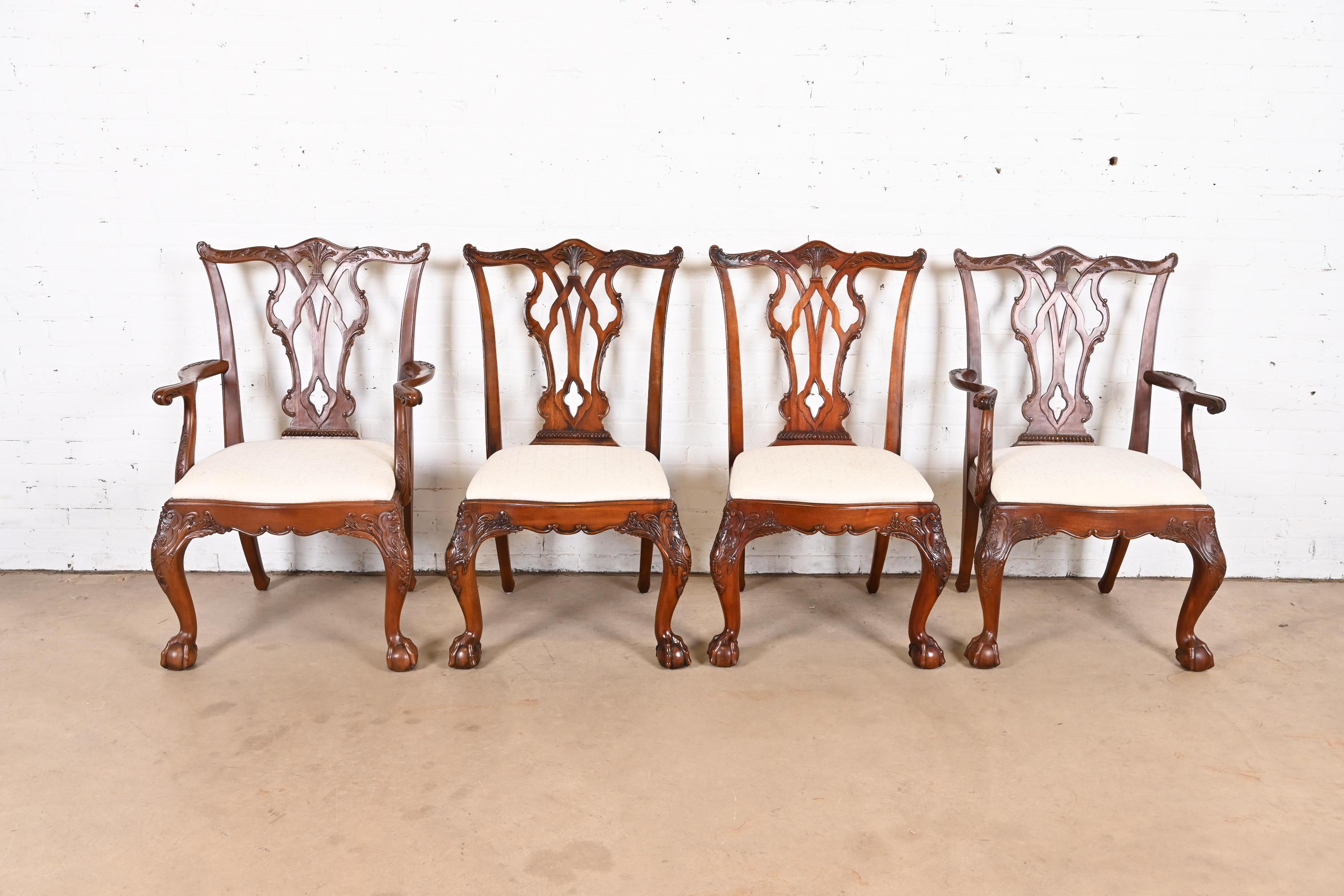 A gorgeous set of four Georgian or Chippendale style dining chairs

By Henredon

USA, Late 20th Century

Carved mahogany, with cabriole legs and ball and claw feet, and upholstered seats.

Measures:
Side chairs - 24