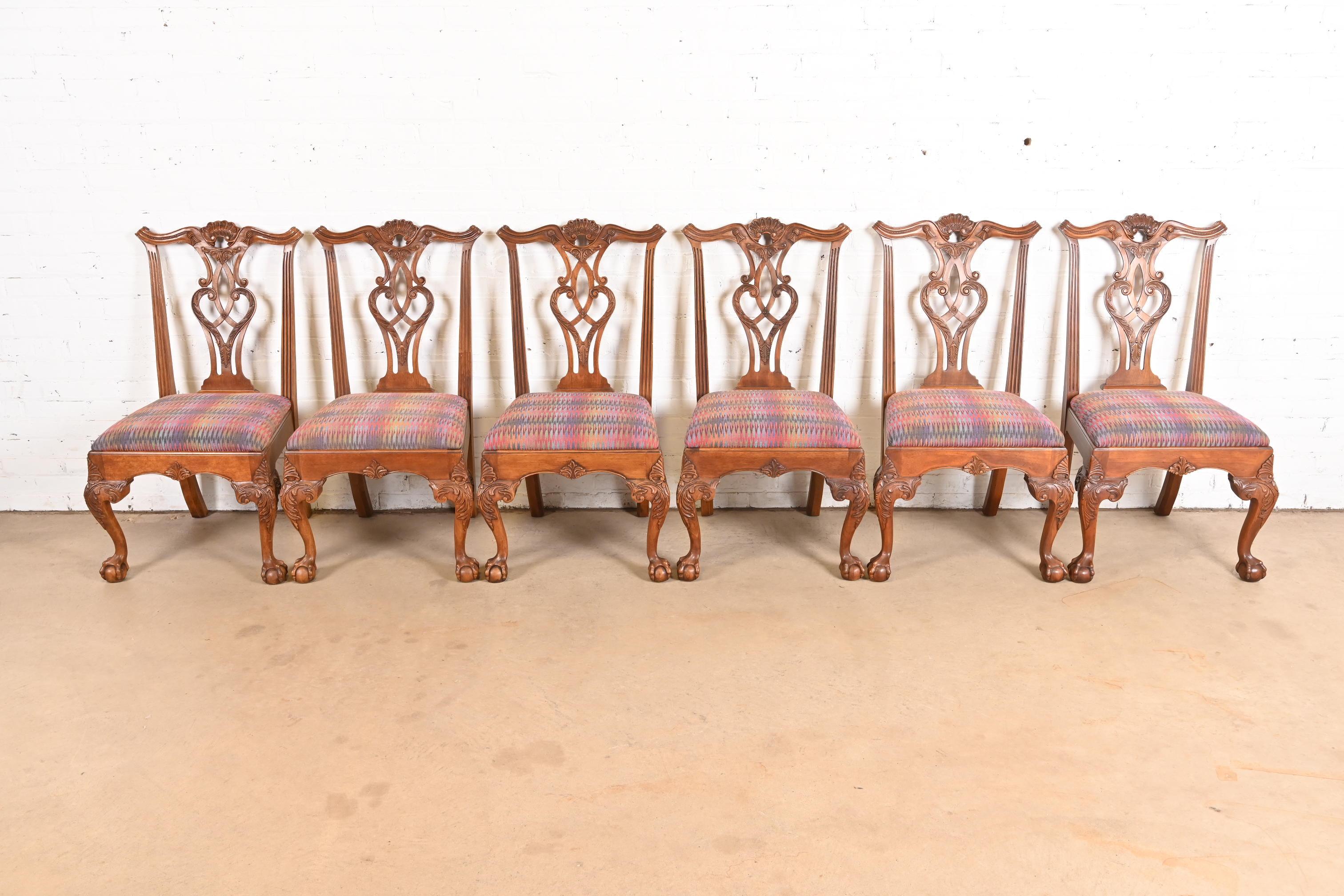 Juego de seis sillas de comedor Henredon Chippendale de caoba tallada en Bueno estado para la venta en South Bend, IN