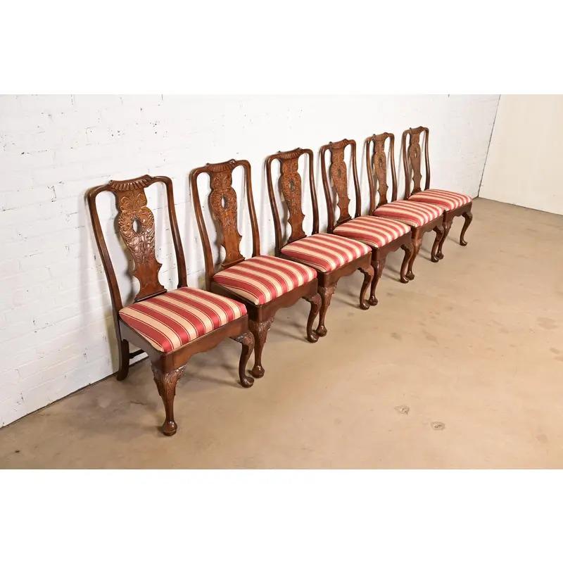 Sedie da pranzo in mogano intagliato Henredon Chippendale, set di sei sedie In condizioni buone in vendita a South Bend, IN