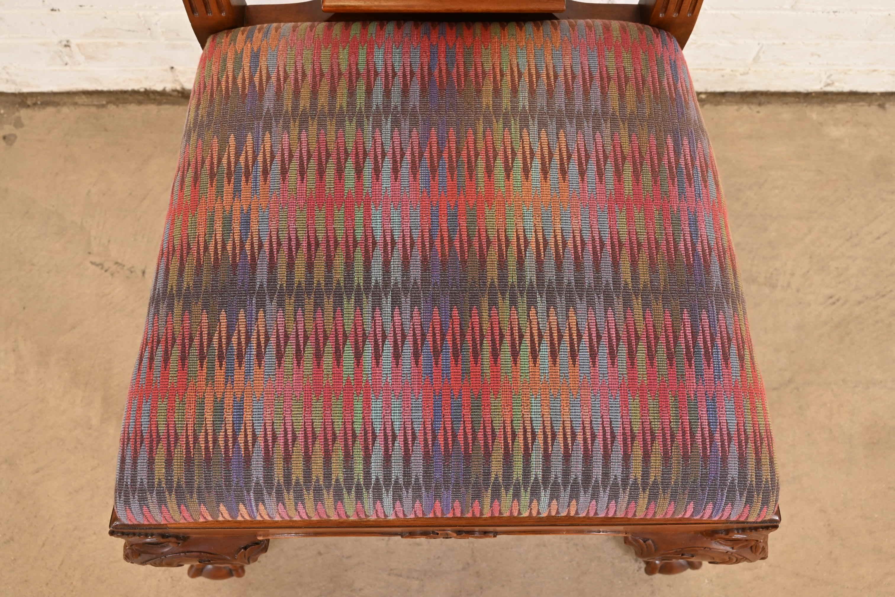Juego de seis sillas de comedor Henredon Chippendale de caoba tallada en venta 3
