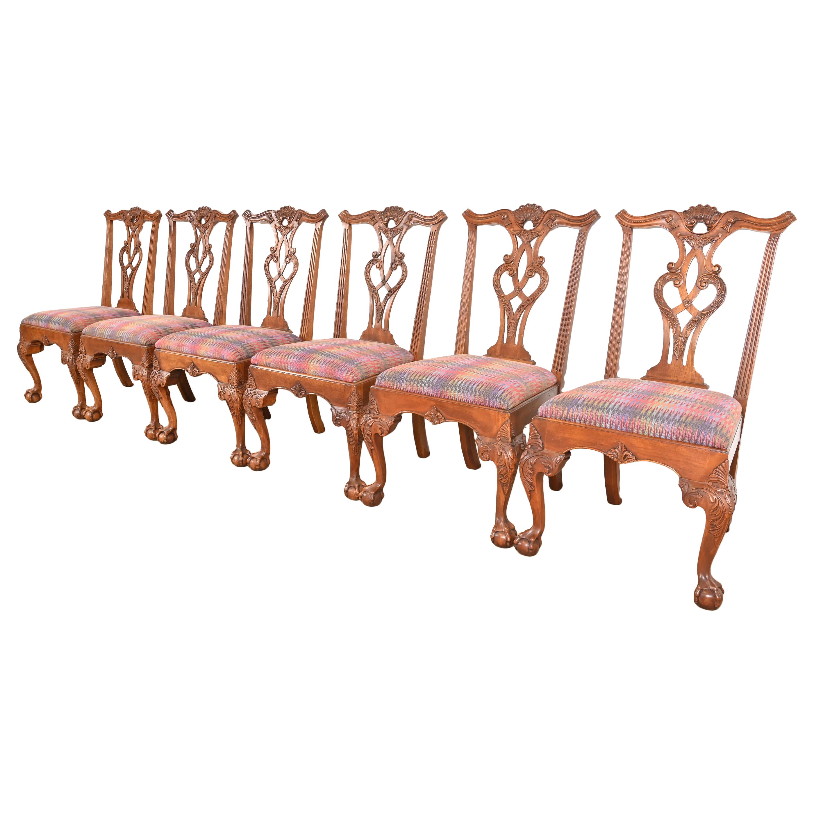 Juego de seis sillas de comedor Henredon Chippendale de caoba tallada en venta