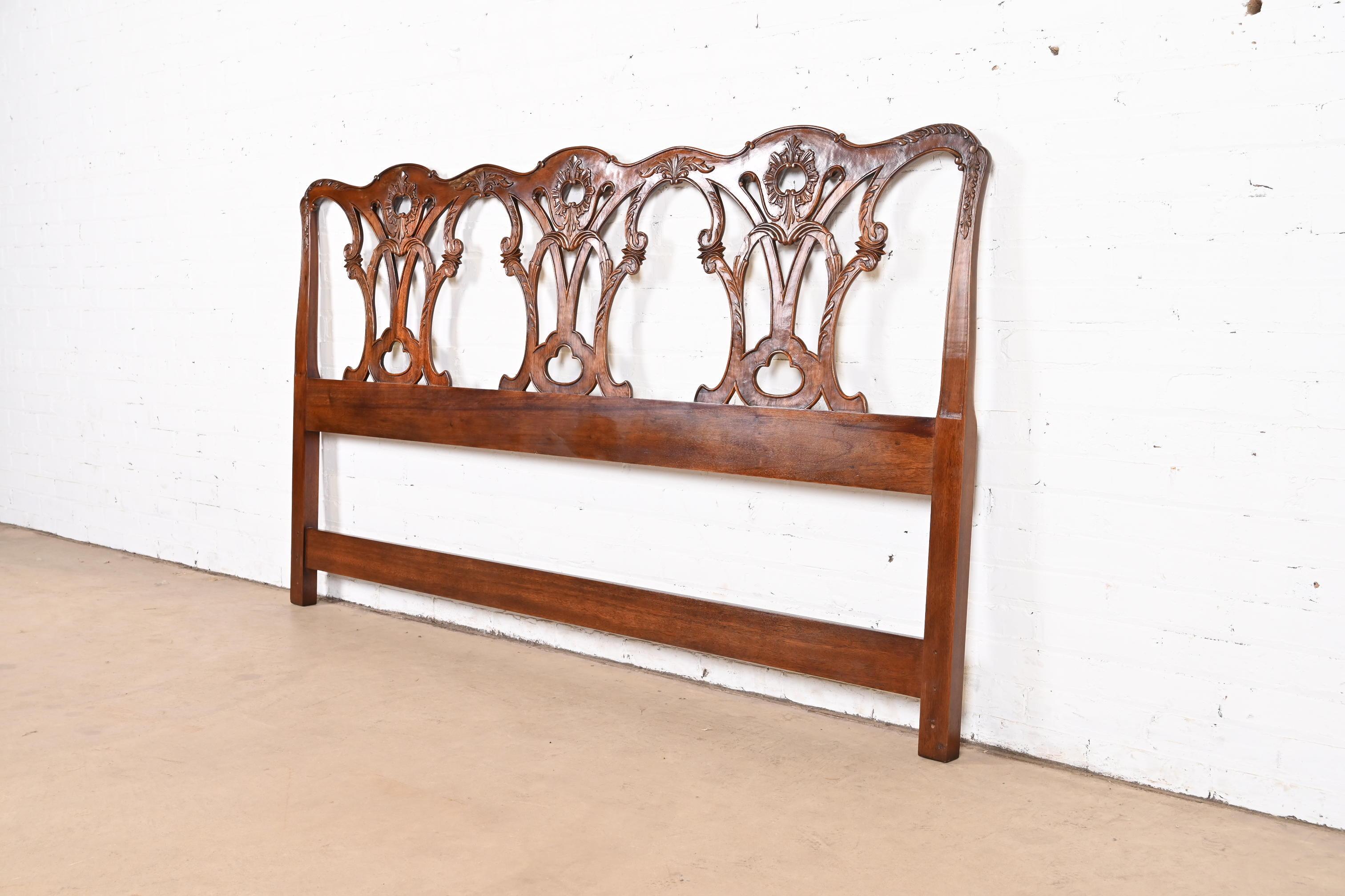 Henredon Chippendale Carved Mahogany King Size Headboard In Good Condition In South Bend, IN
