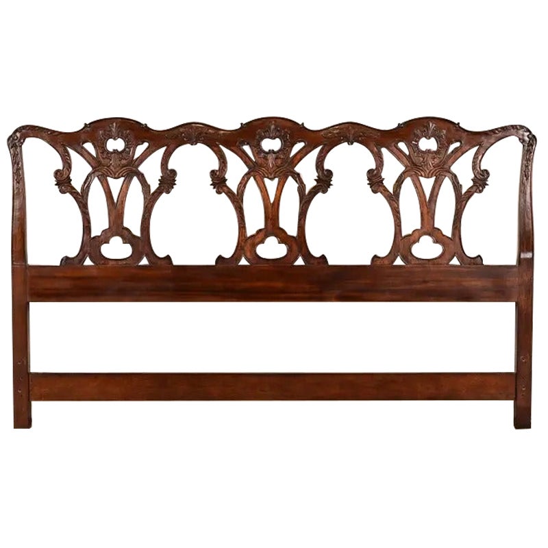 Tête de lit King Size Henredon Chippendale en acajou sculpté en vente