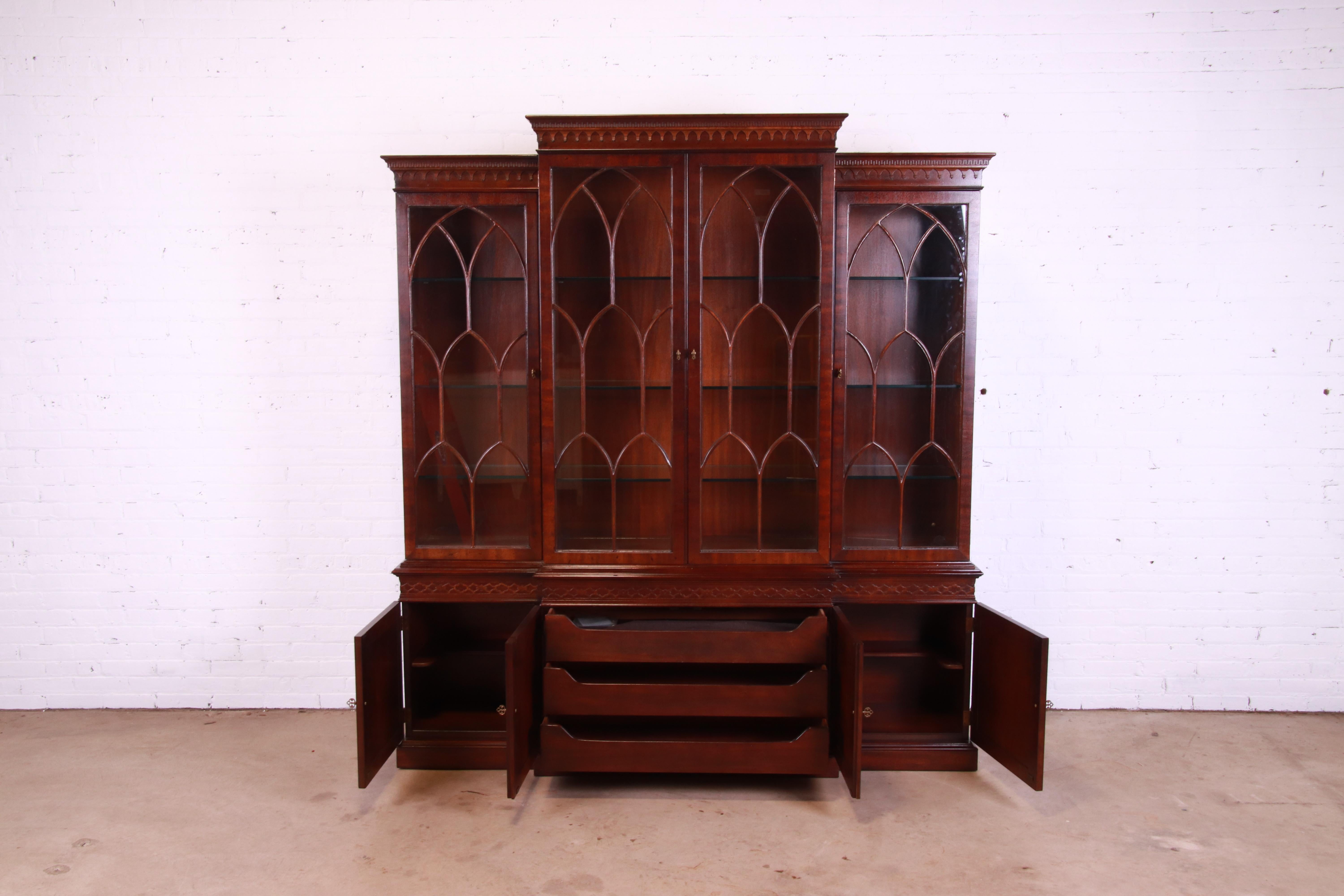 20th Century Henredon Chippendale Carved Mahogany Lighted Breakfront Bookcase Cabinet