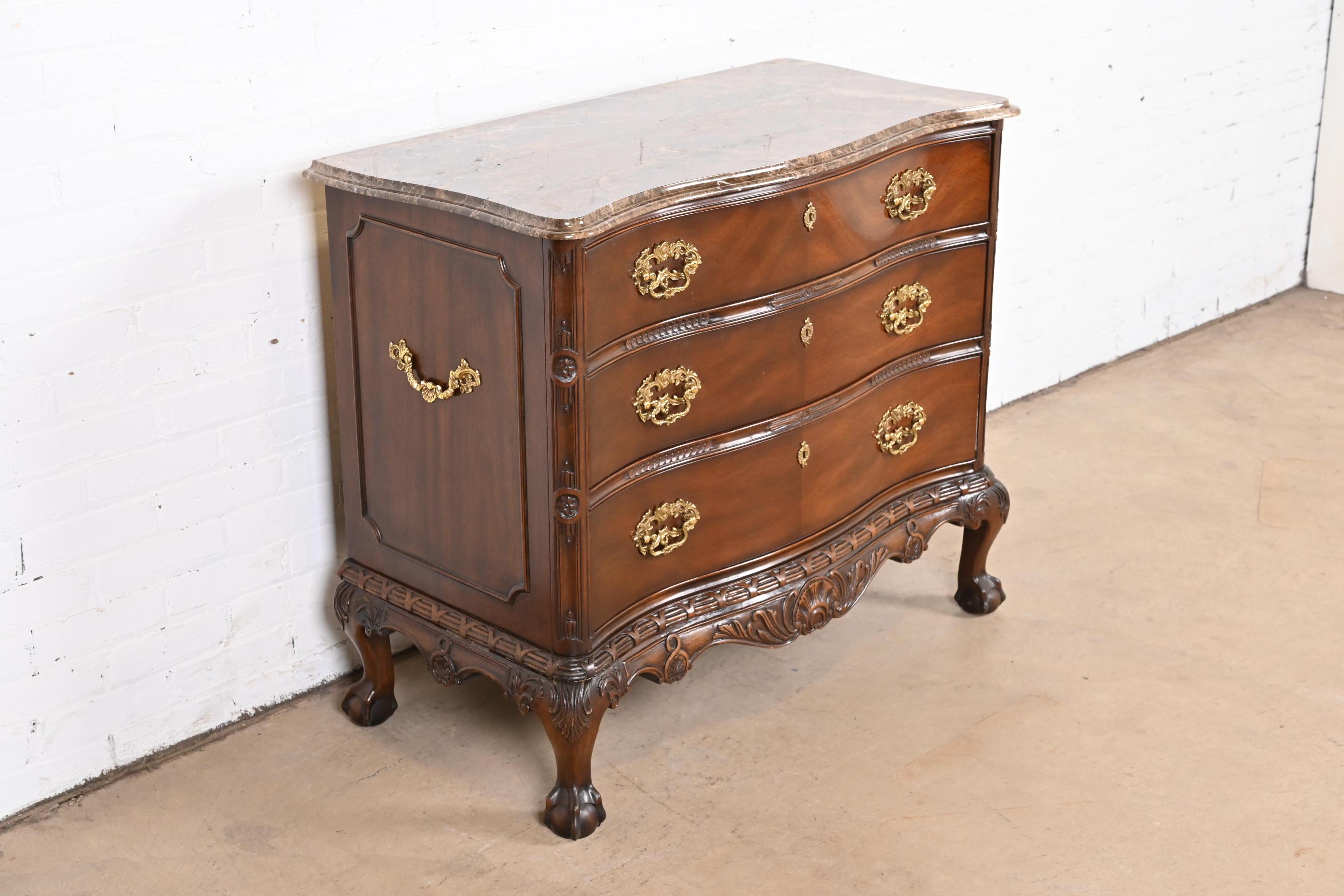 Henredon Chippendale Carved Mahogany Marble Top Serpentine Chest of Drawers In Good Condition For Sale In South Bend, IN