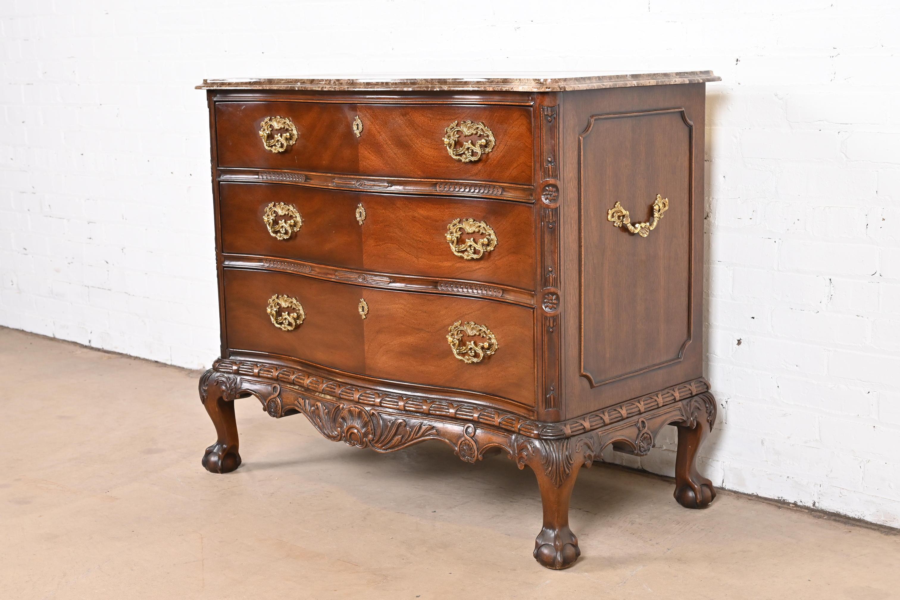 Henredon Chippendale Carved Mahogany Marble Top Serpentine Chest of Drawers For Sale 1
