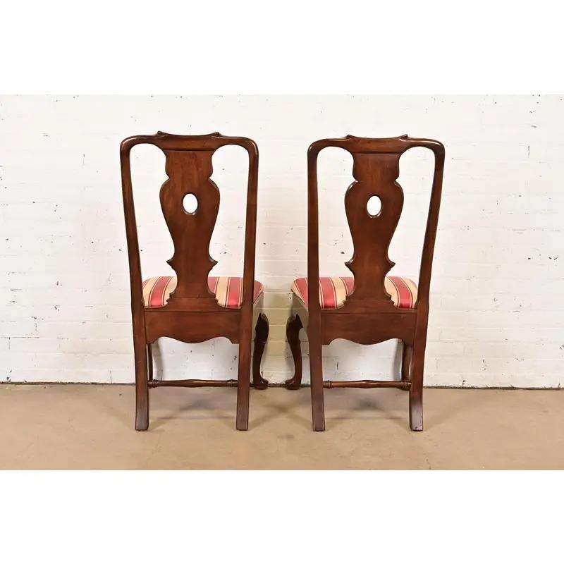 Sedie laterali o sedie da pranzo in mogano intagliato di Henredon Chippendale, coppia in vendita 4