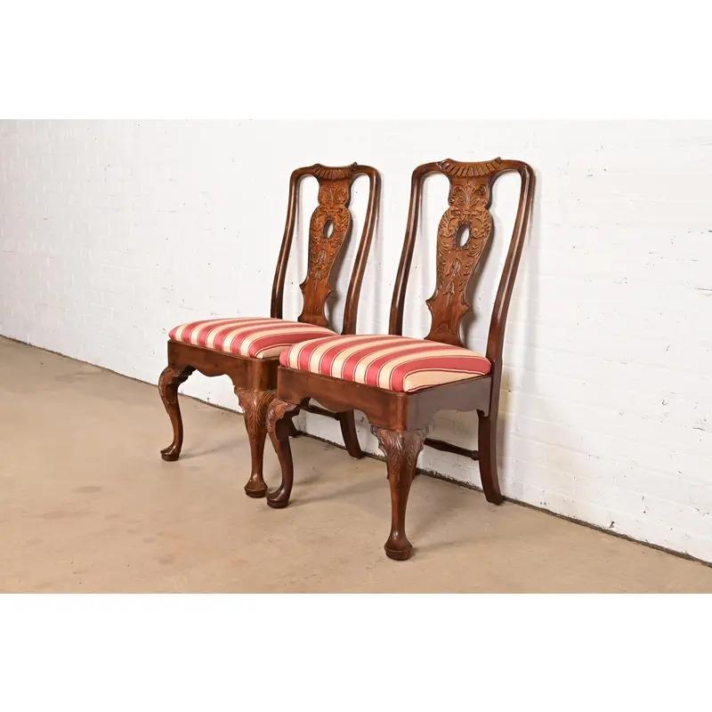 Americano Sedie laterali o sedie da pranzo in mogano intagliato di Henredon Chippendale, coppia in vendita