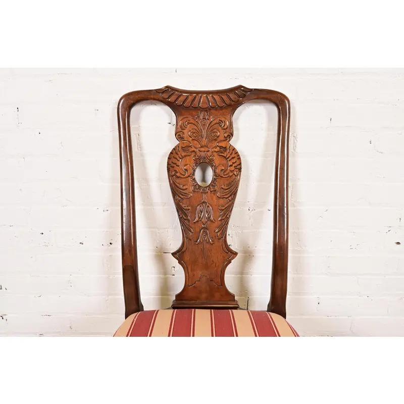 Tappezzeria Sedie laterali o sedie da pranzo in mogano intagliato di Henredon Chippendale, coppia in vendita