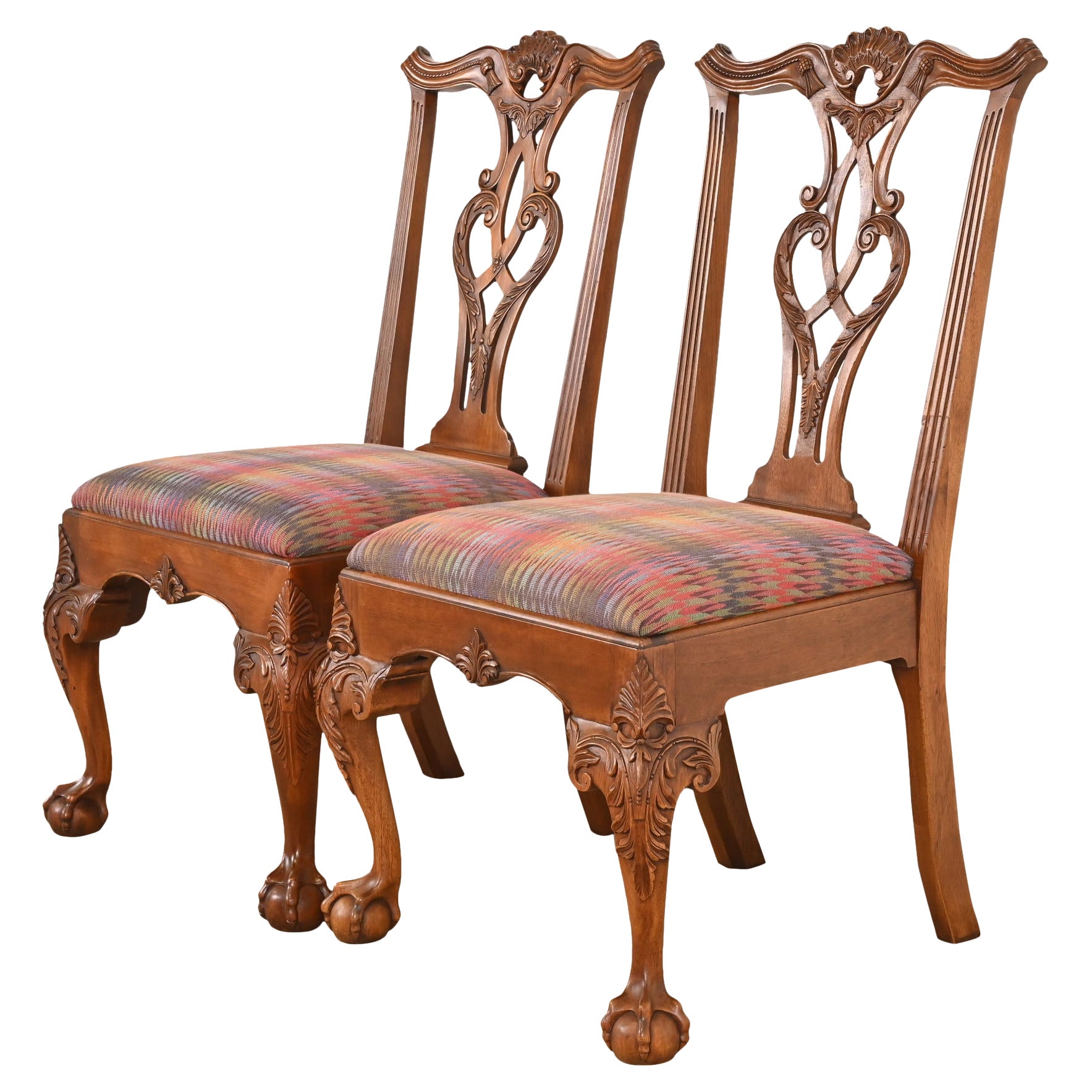 Paire de chaises d'appoint ou de chaises de salle à manger en acajou sculpté Henredon Chippendale