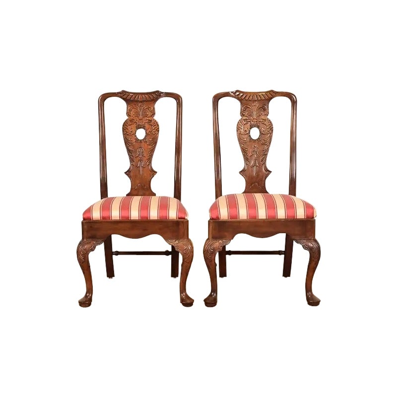 Sedie laterali o sedie da pranzo in mogano intagliato di Henredon Chippendale, coppia