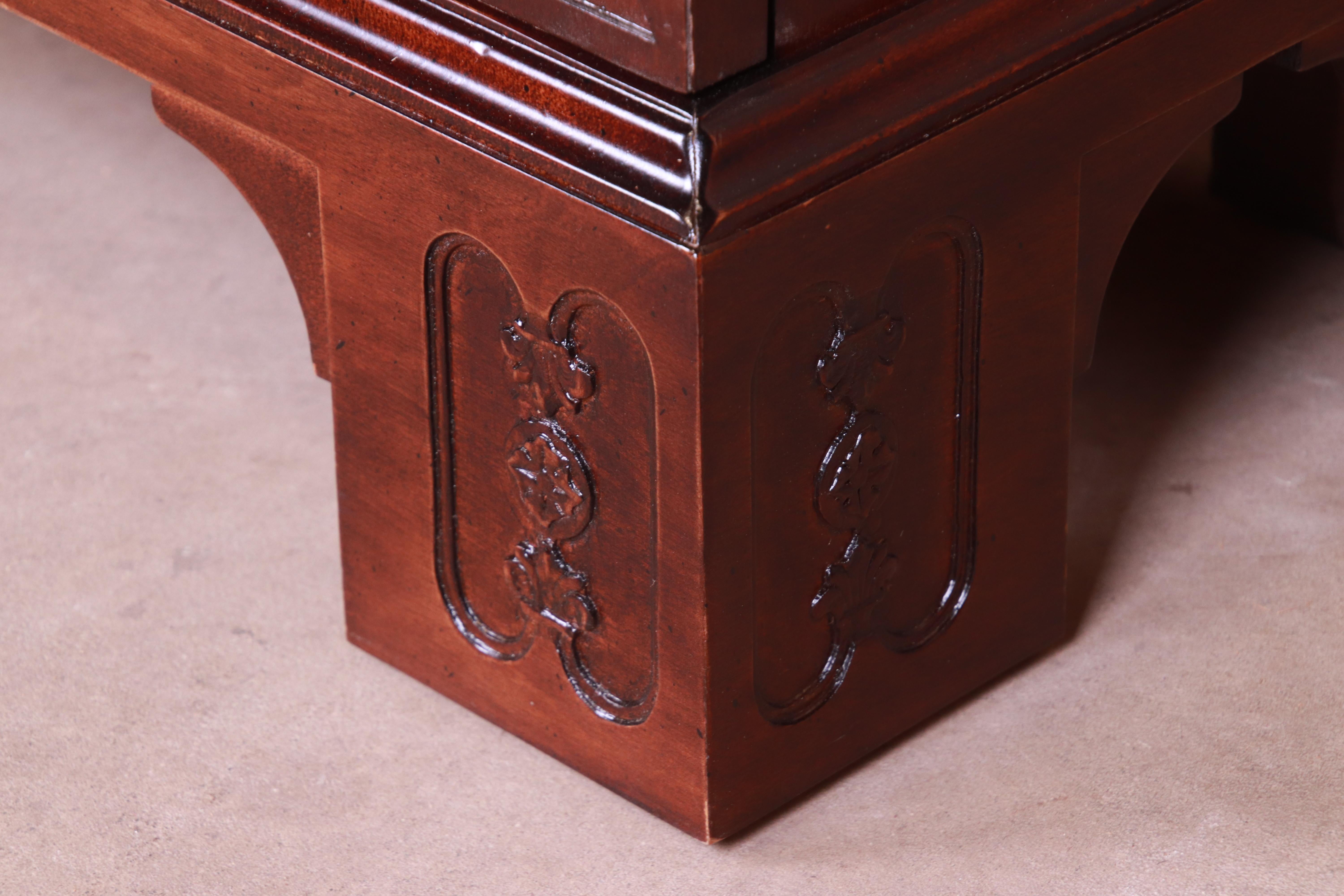 Henredon Chippendale Carved Mahogany Sideboard or Bar Cabinet, Newly Refinished In Good Condition In South Bend, IN