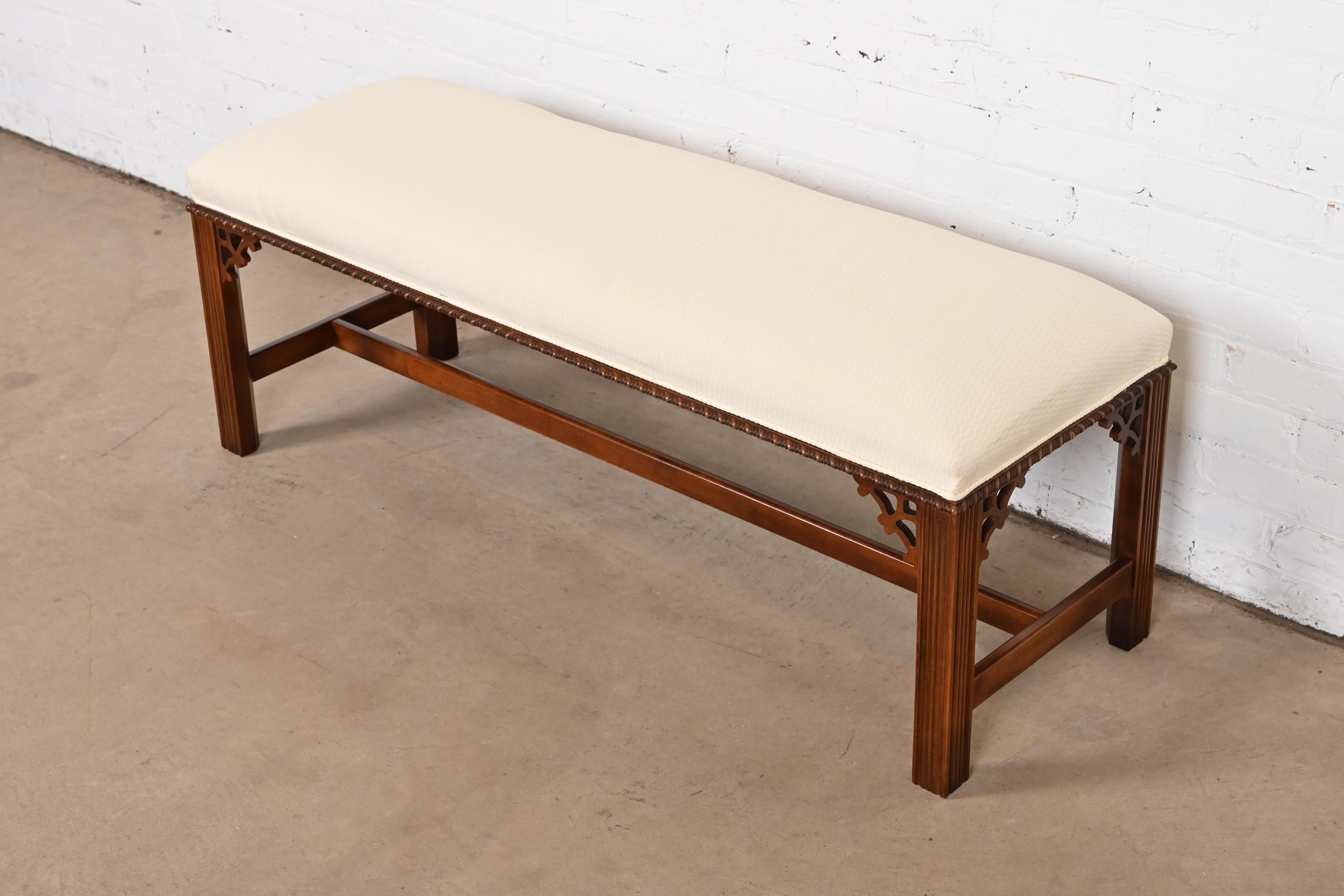 Henredon Chippendale Carved Mahogany Upholstered Bench In Good Condition In South Bend, IN