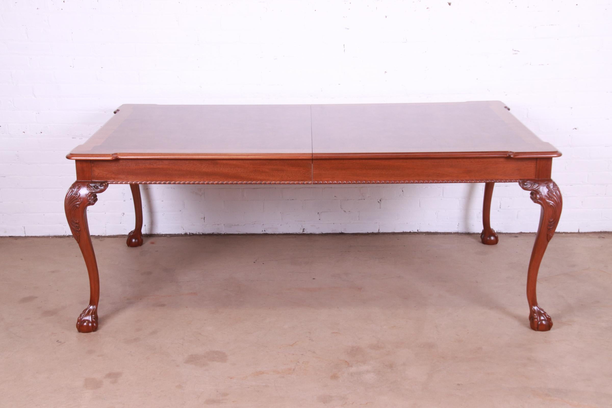 An exceptional Chippendale or Georgian style extension dining table

By Henredon, 
