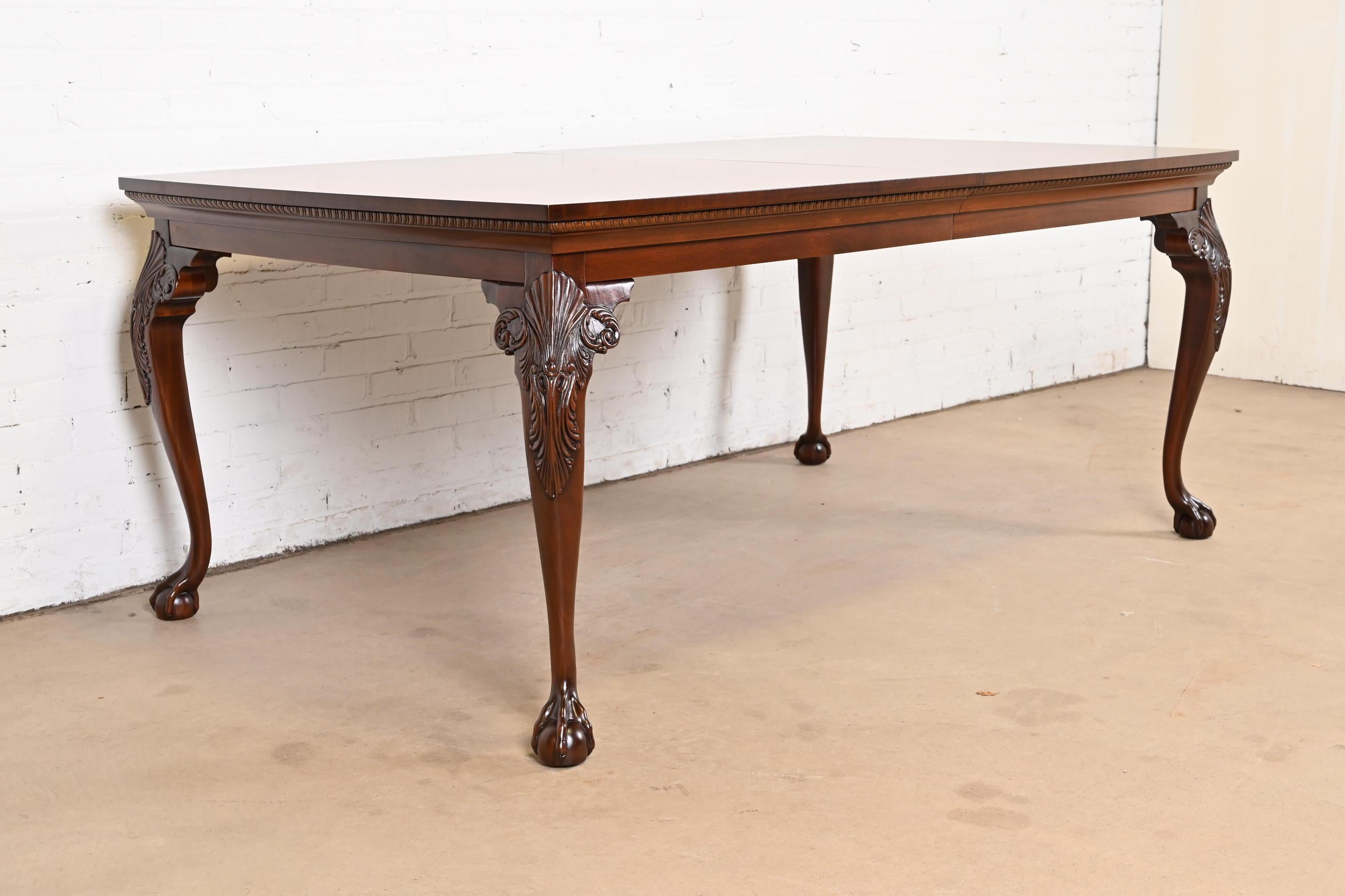 Henredon Chippendale Mahogany and Inlaid Burl Wood Extension Dining Table For Sale 11