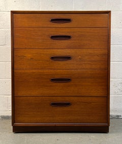 Henredon Circa 60' Mid-Century Modern Walnut Highboy Dresser