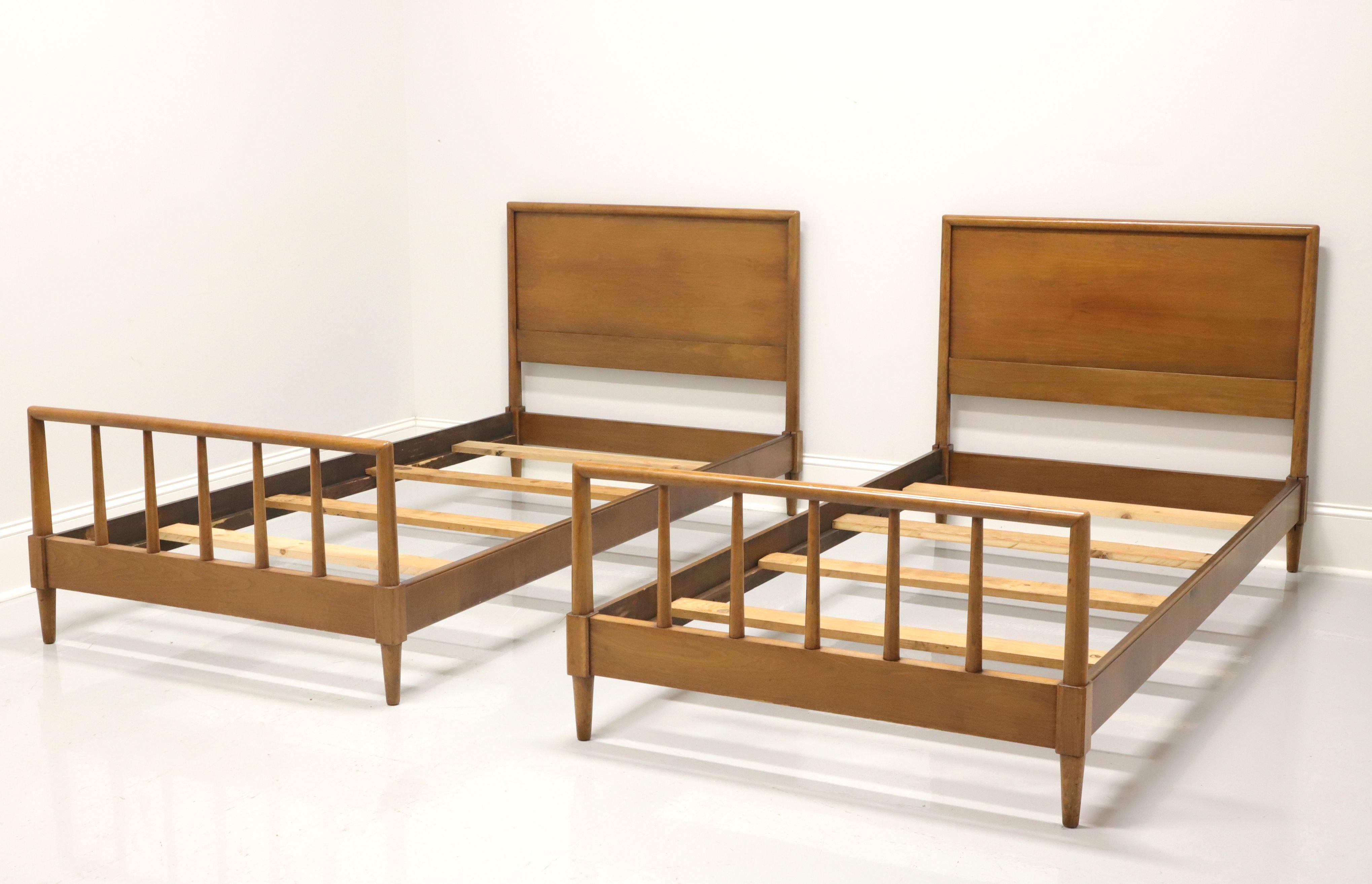HENREDON Circa '60 Mid-Century Modern Walnut Twin Beds - Pair 3