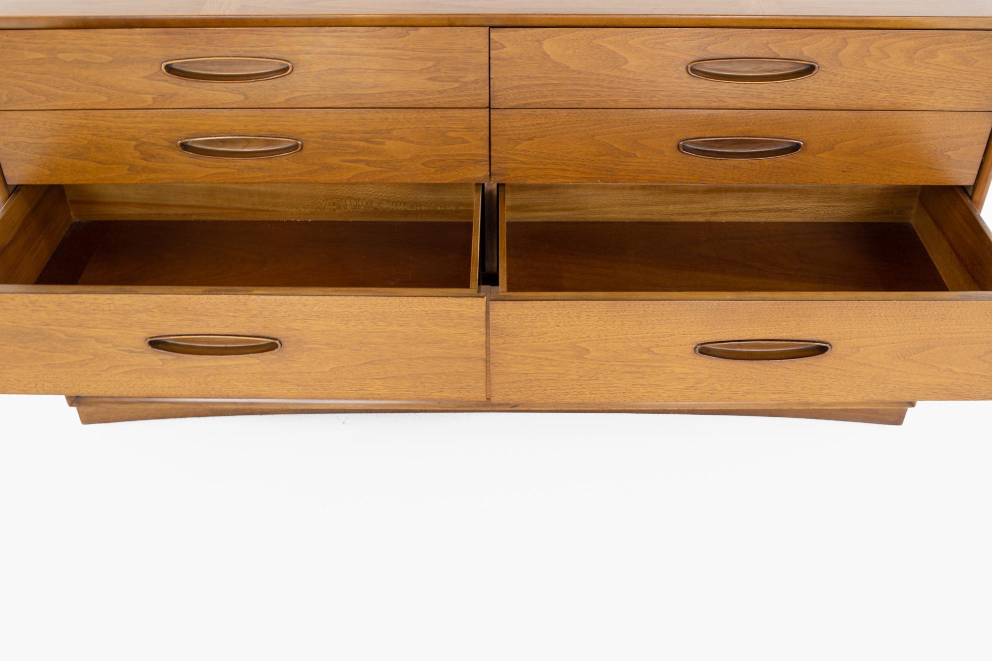 Henredon circa 60' Mid-Century Walnut 6 Drawer Lowboy Dresser 4