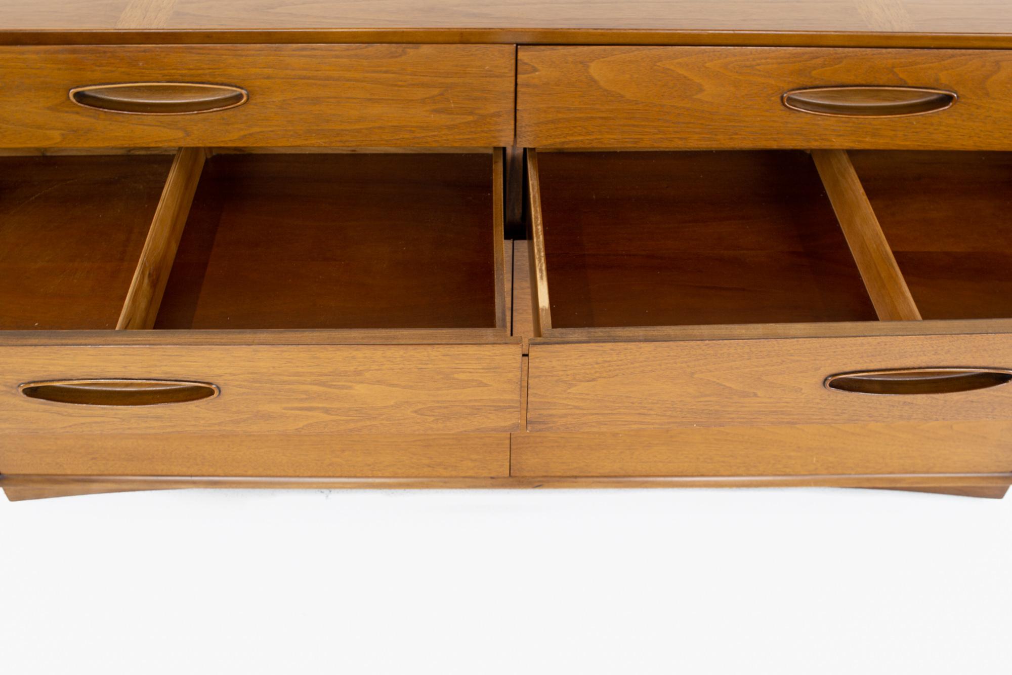 Henredon circa 60' Mid-Century Walnut 6 Drawer Lowboy Dresser 5