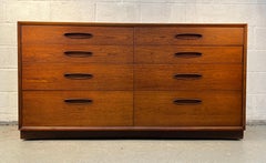 Henredon Circa 60' Mid-Century Walnut 6 Drawer Lowboy Dresser