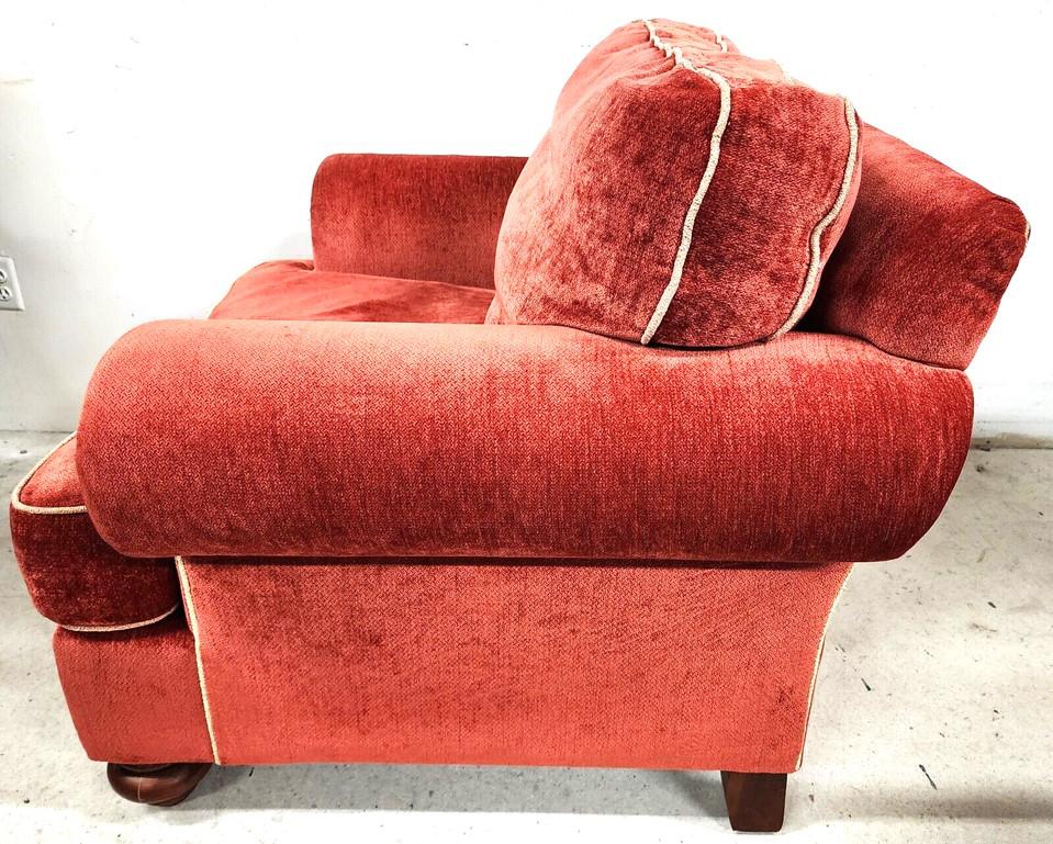 Henredon Comfy Plush Armchair Lounge Chair In Good Condition In Lake Worth, FL