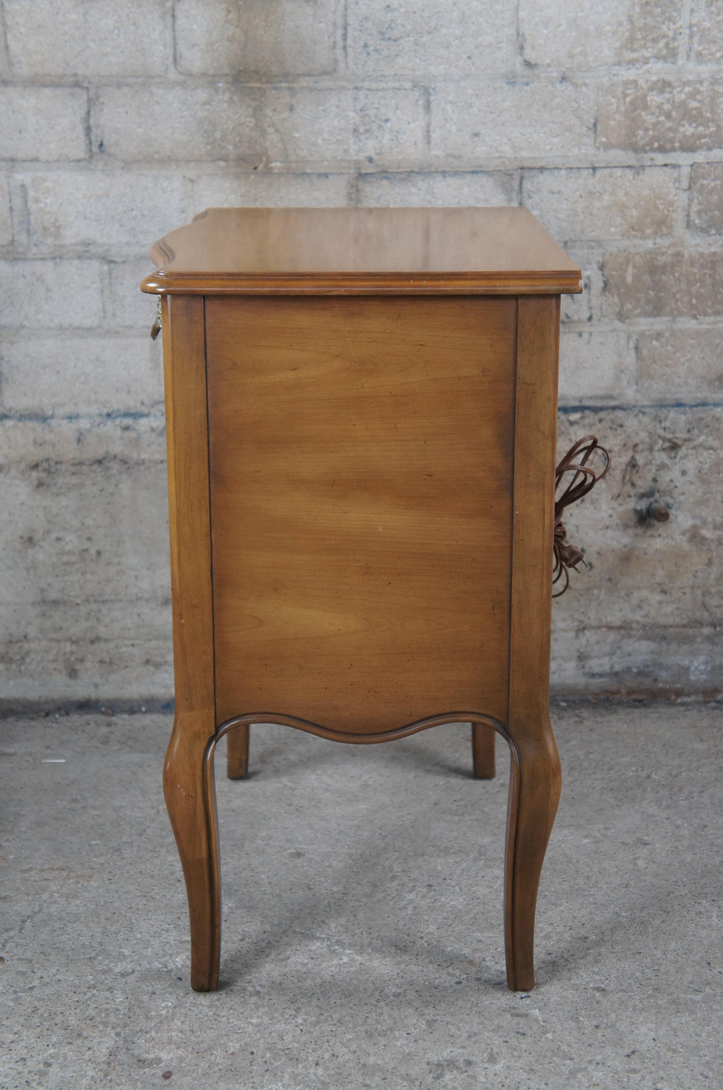 Henredon Country French Louis XV Serpentine Tulip Wood Side Table Nightstand 6