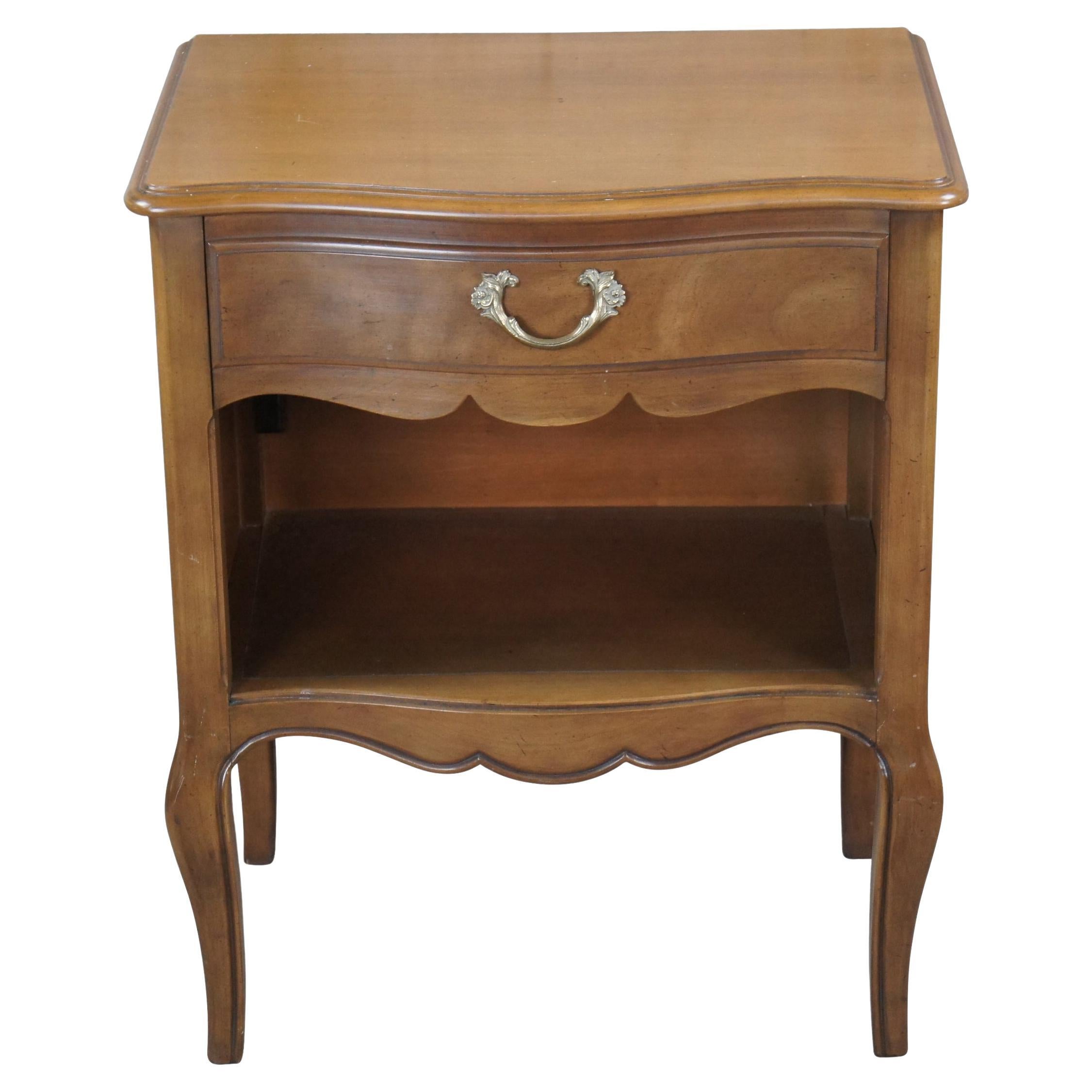 Henredon Country French Louis XV Serpentine Tulip Wood Side Table Nightstand For Sale