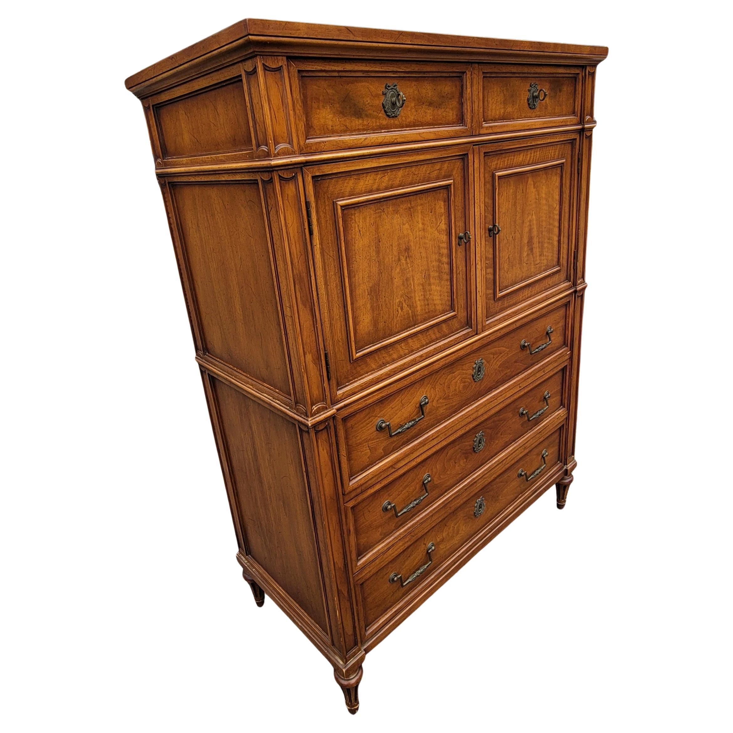 Henredon Custom Folio One Fruitwood Chest of Drawers In Good Condition For Sale In Germantown, MD
