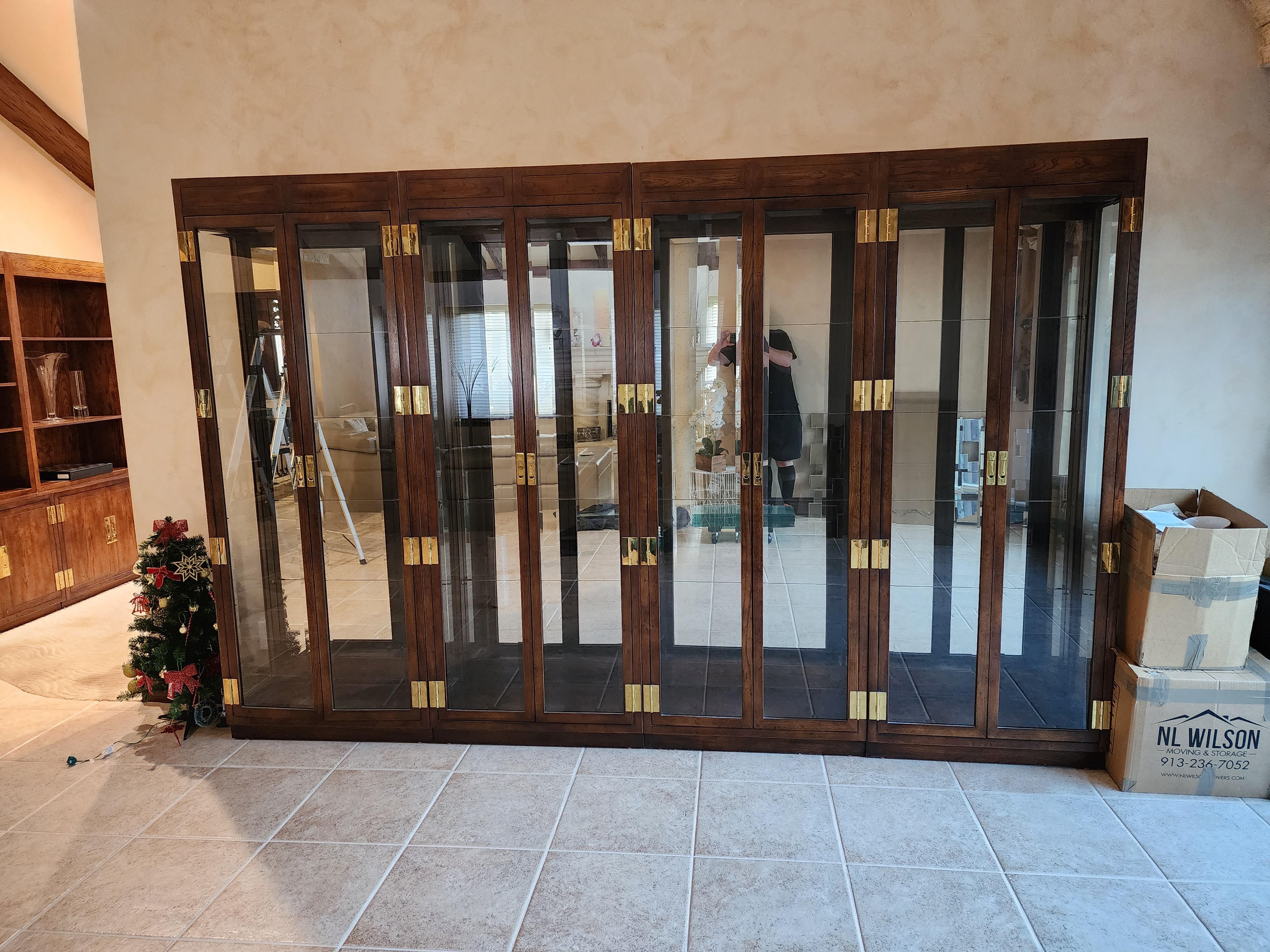 Offering One of our recent palm beach estate fine furniture acquisitions of a
Set of 4 1980's Henredon scene One campaign style Curio Display Cabinets Etageres
With 4 adjustable glass shelves with plate grooves (you can add or subtract shelves),