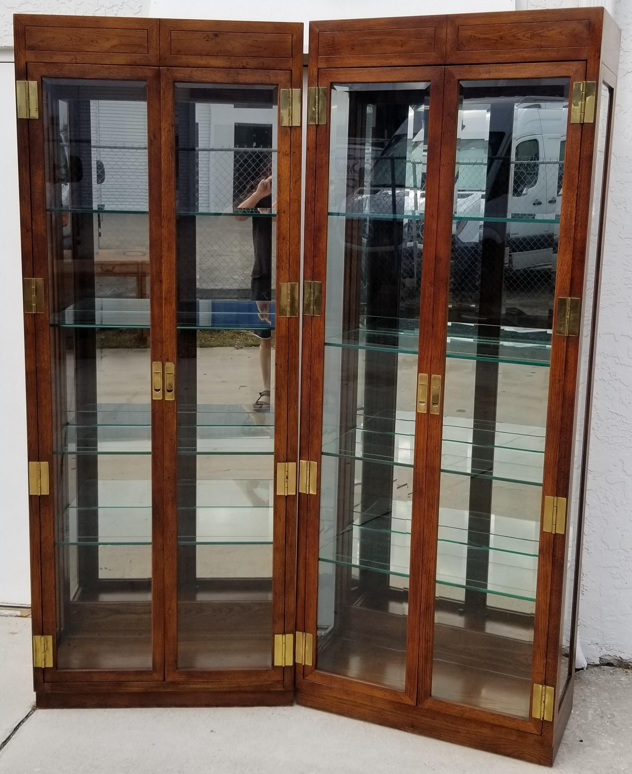 Henredon Display Cabinets Etageres Vitrines Scene One Campaign, Set of 4 In Good Condition For Sale In Lake Worth, FL