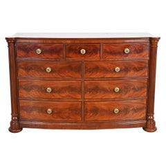 Henredon Empire Flame Mahogany Bow Front Chest of Drawers (Commode à arcs)