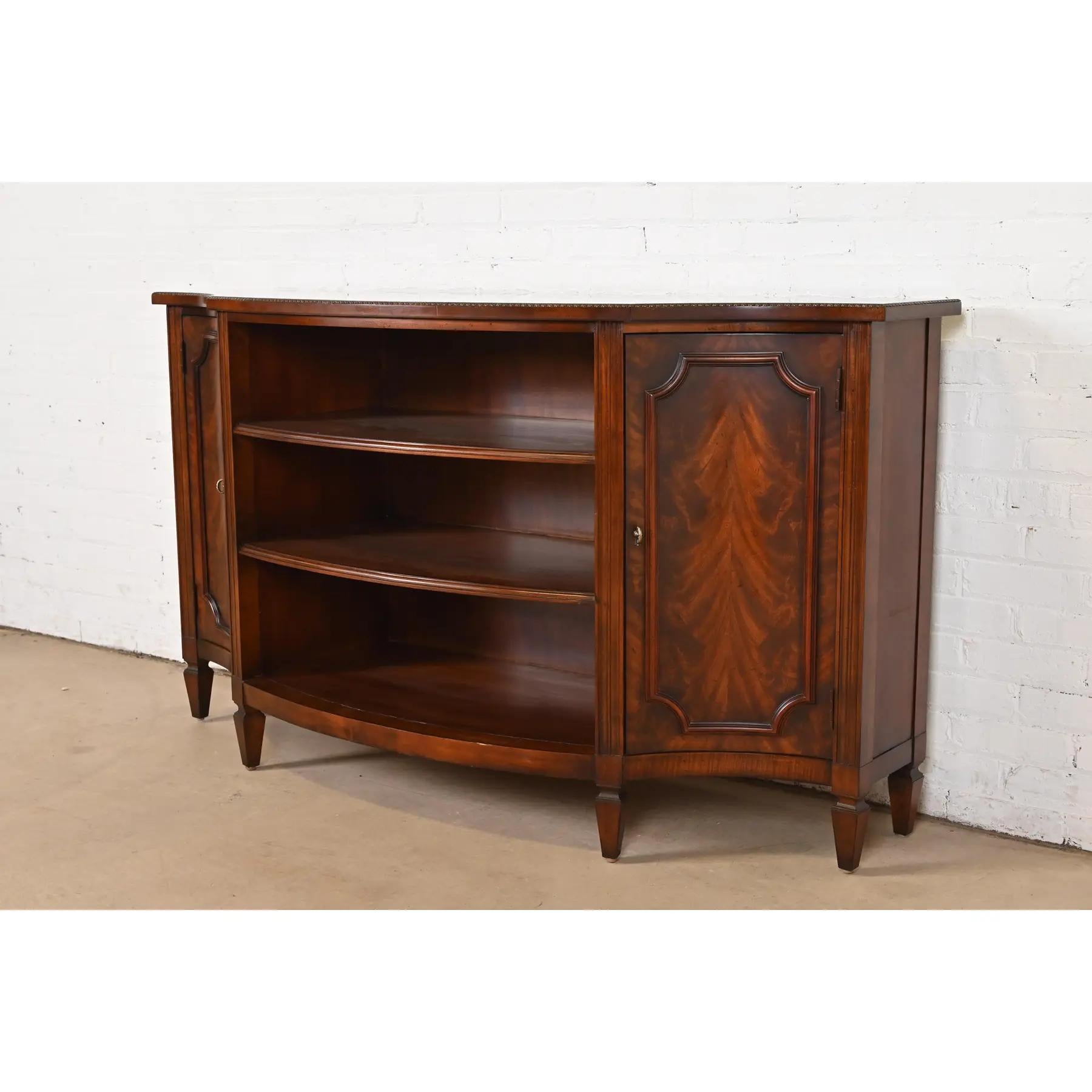Americano Libreria, credenza o mobile consolle in mogano a fiamma viva di Henredon in vendita