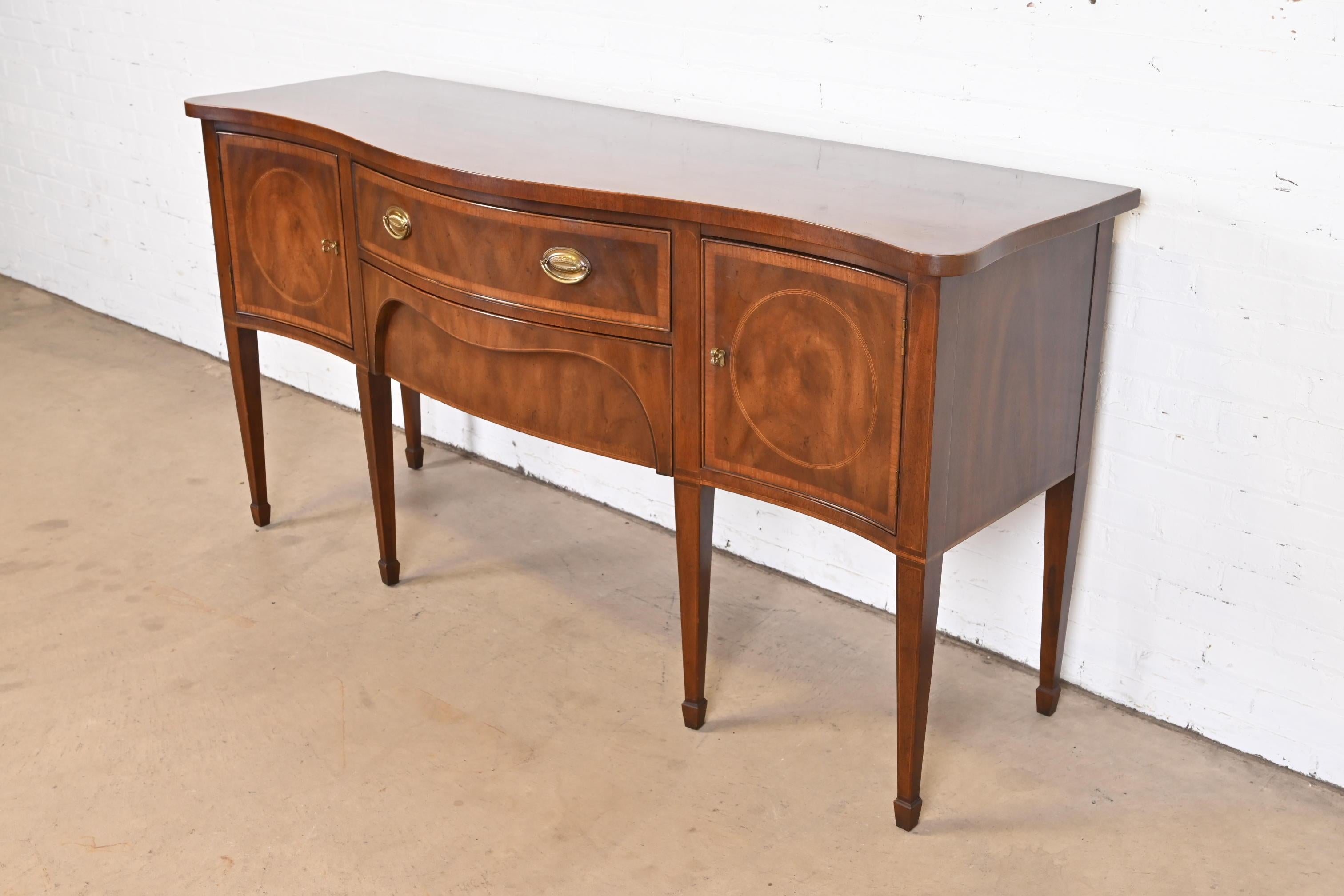 Henredon Federal Inlaid Flame Mahogany Serpentine Sideboard Credenza In Good Condition In South Bend, IN