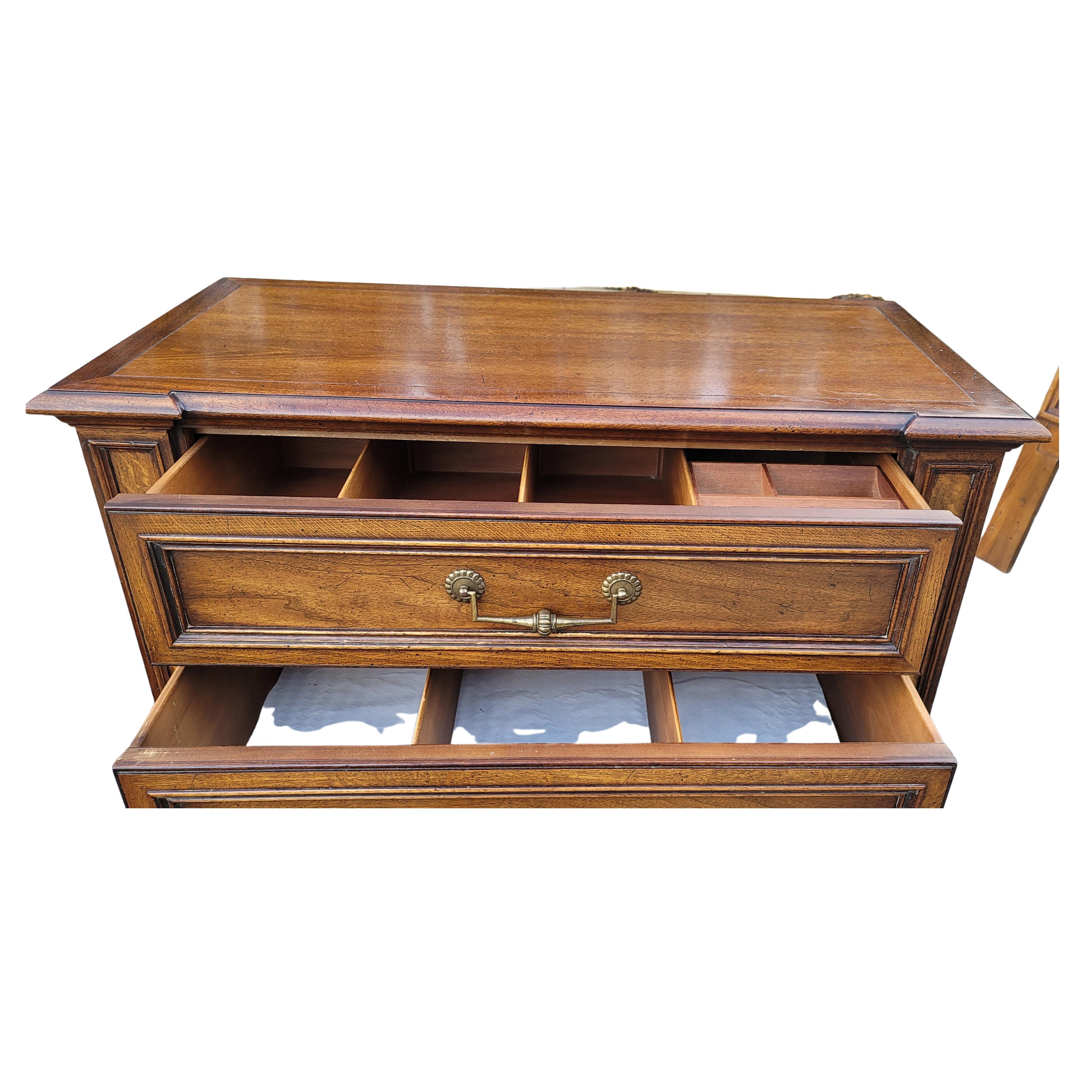 Henredon Fine Furniture 5 Drawers Walnut and Mission Oak Chest of Drawers For Sale 2