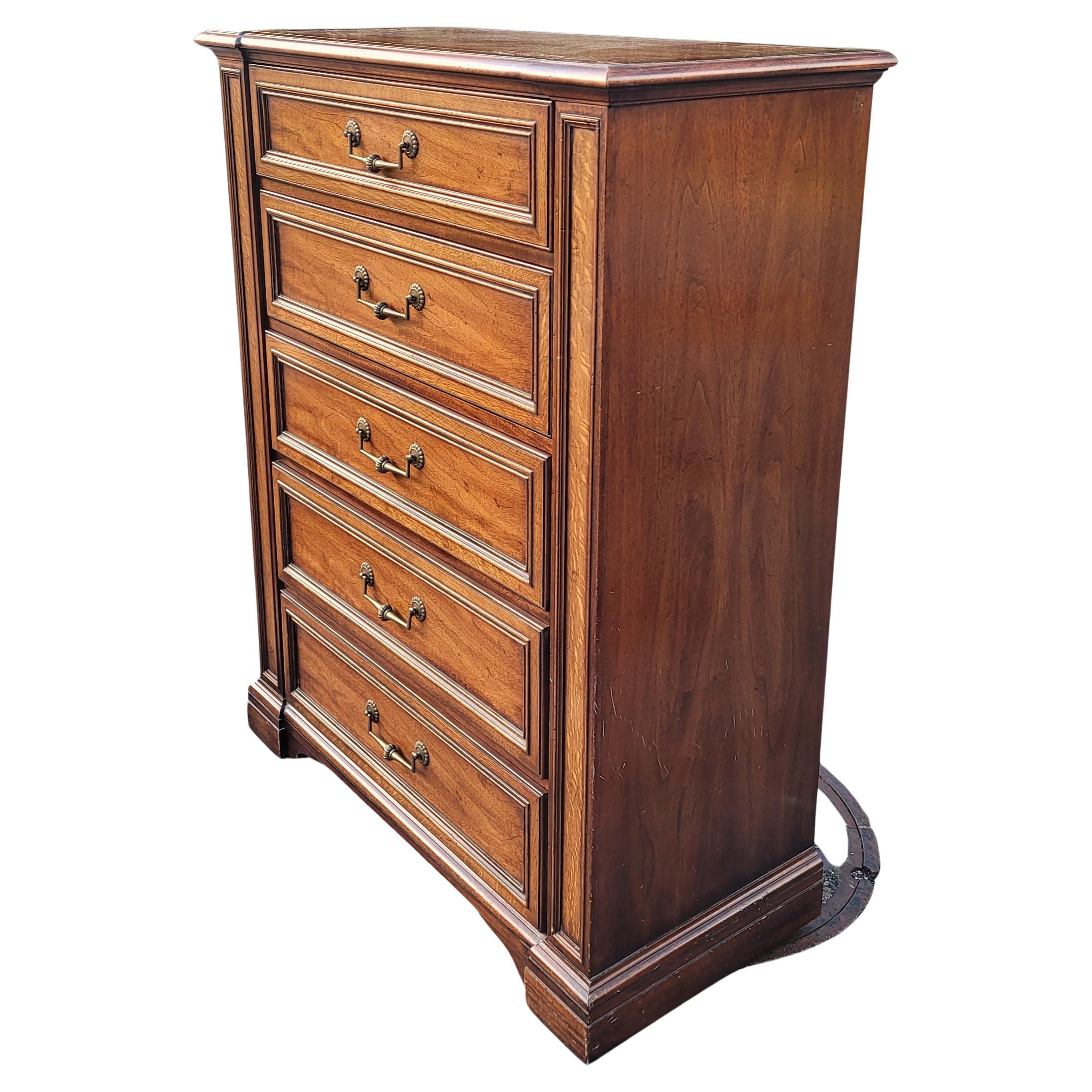 Mid-Century Modern Henredon Fine Furniture 5 Drawers Walnut and Mission Oak Chest of Drawers For Sale