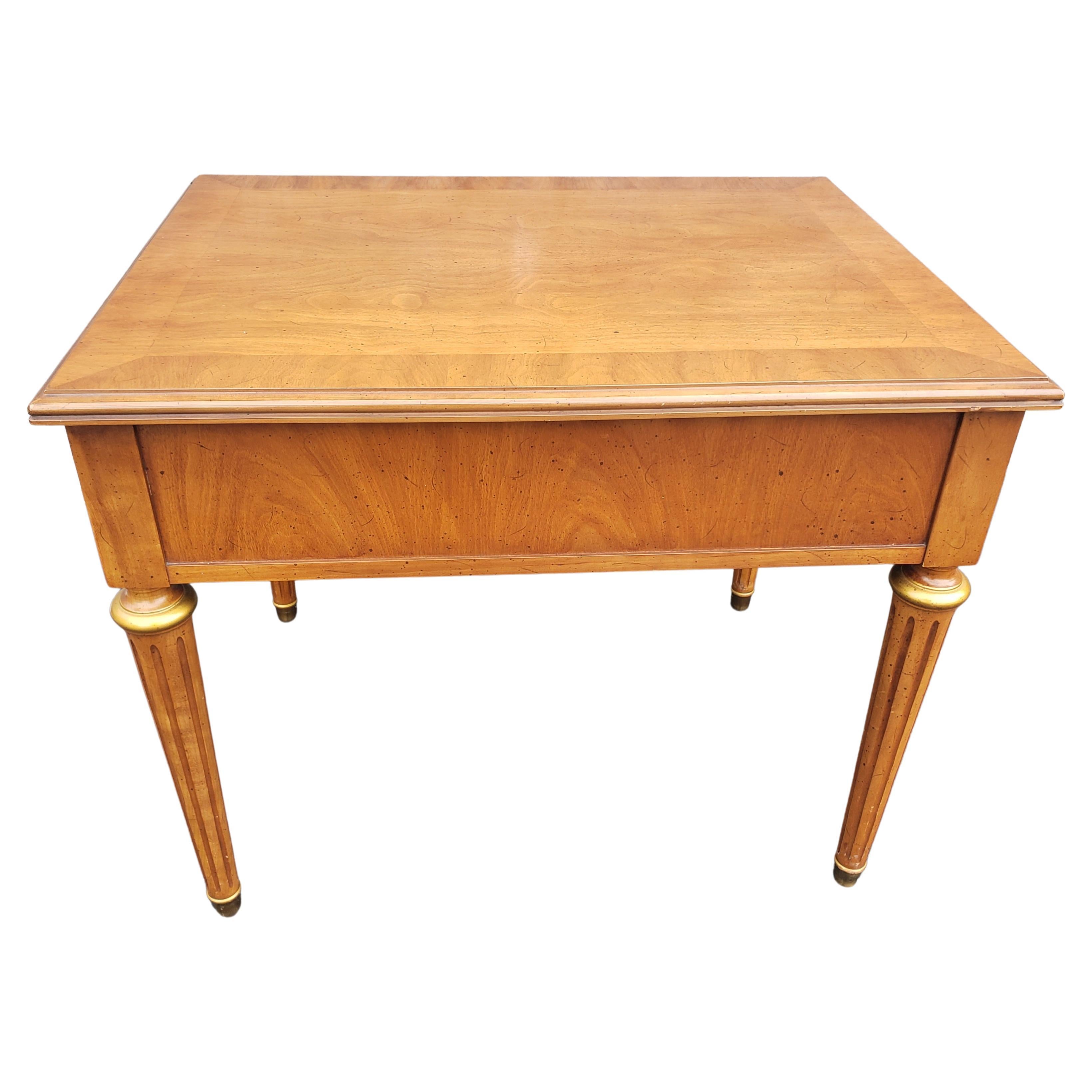 20th Century Henredon Fine Furniture Burl Walnut Banded Top Side Table For Sale