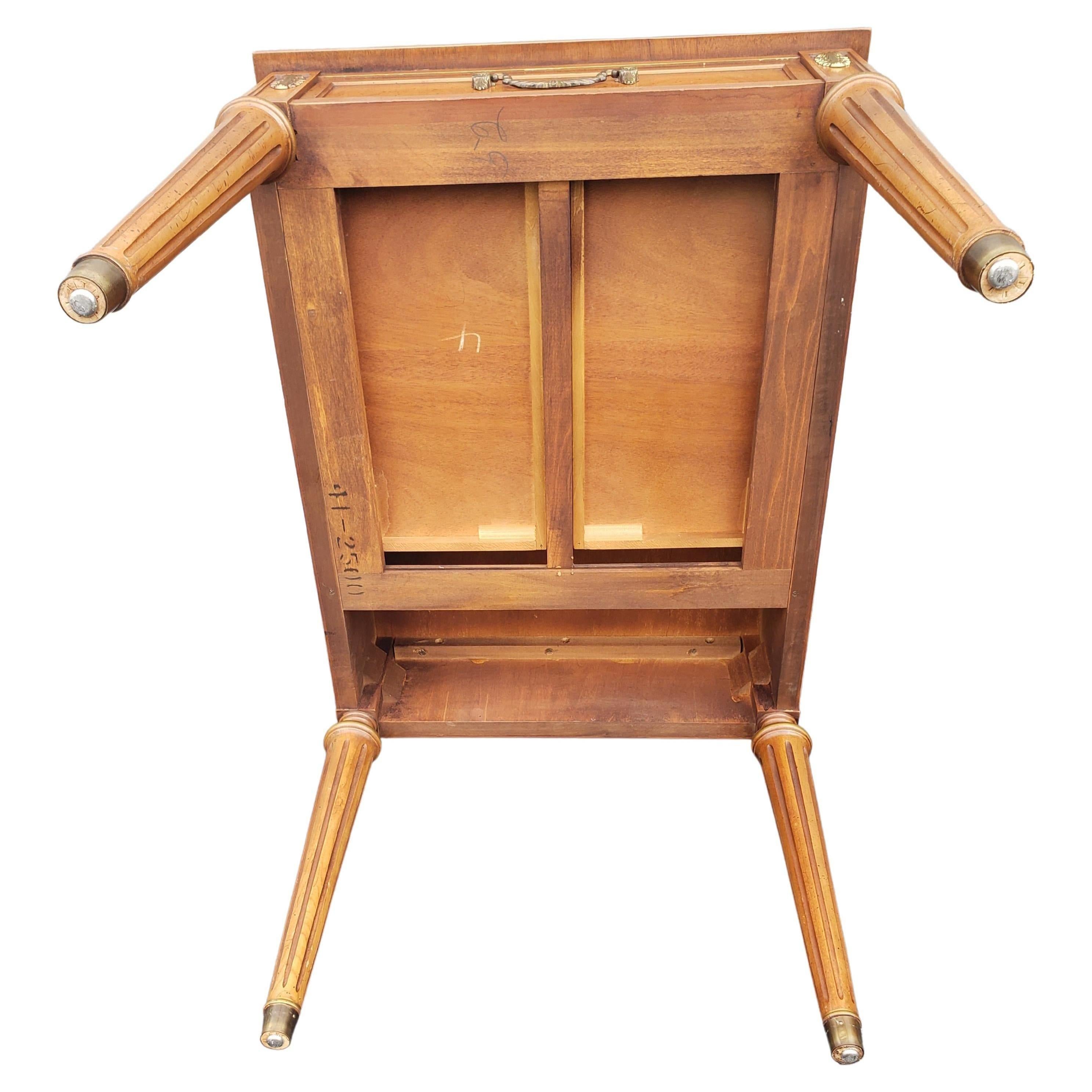Henredon Fine Furniture Burl Walnut Banded Top Side Table For Sale 1