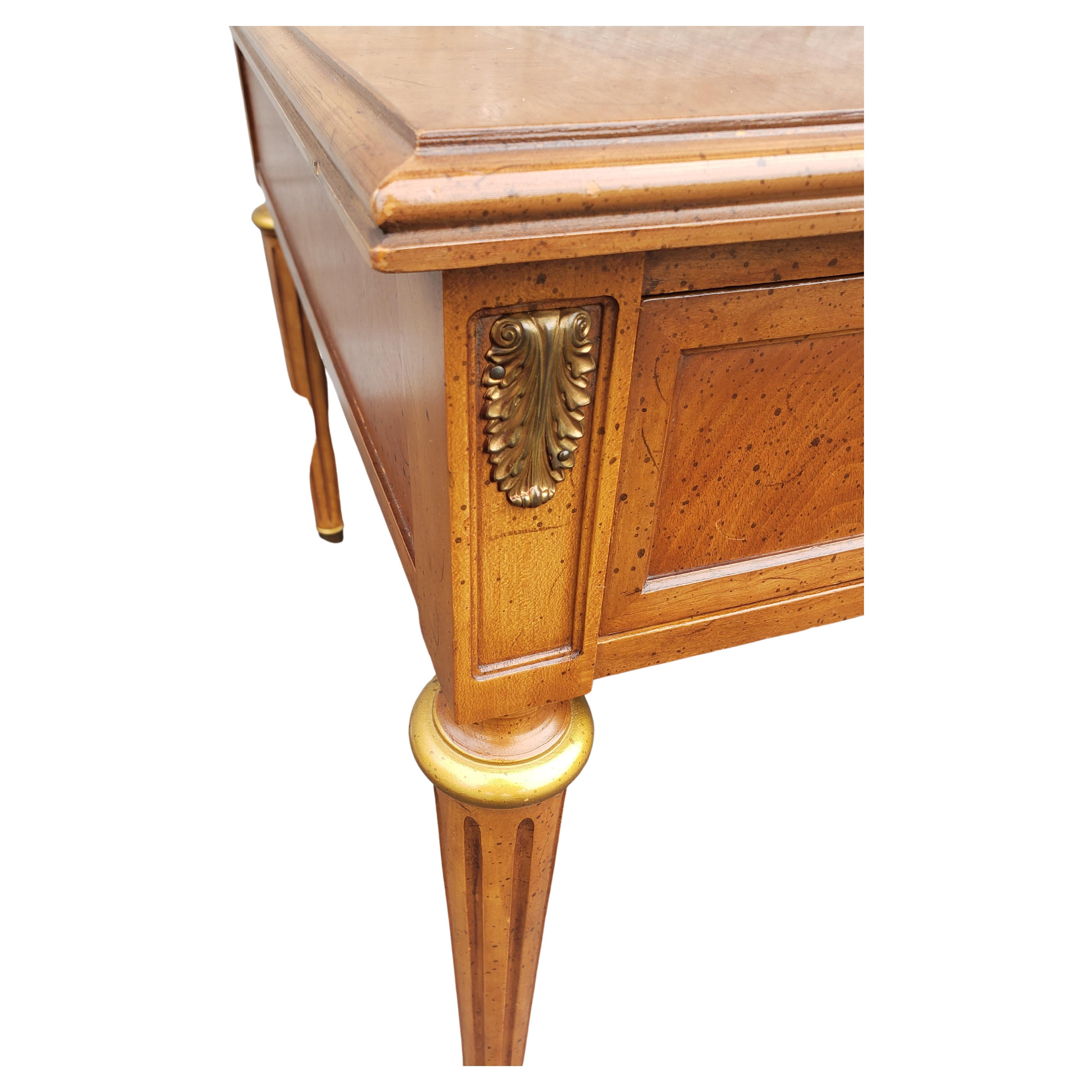 American Henredon Fine Furniture Burl Walnut Banded Top Side Table For Sale