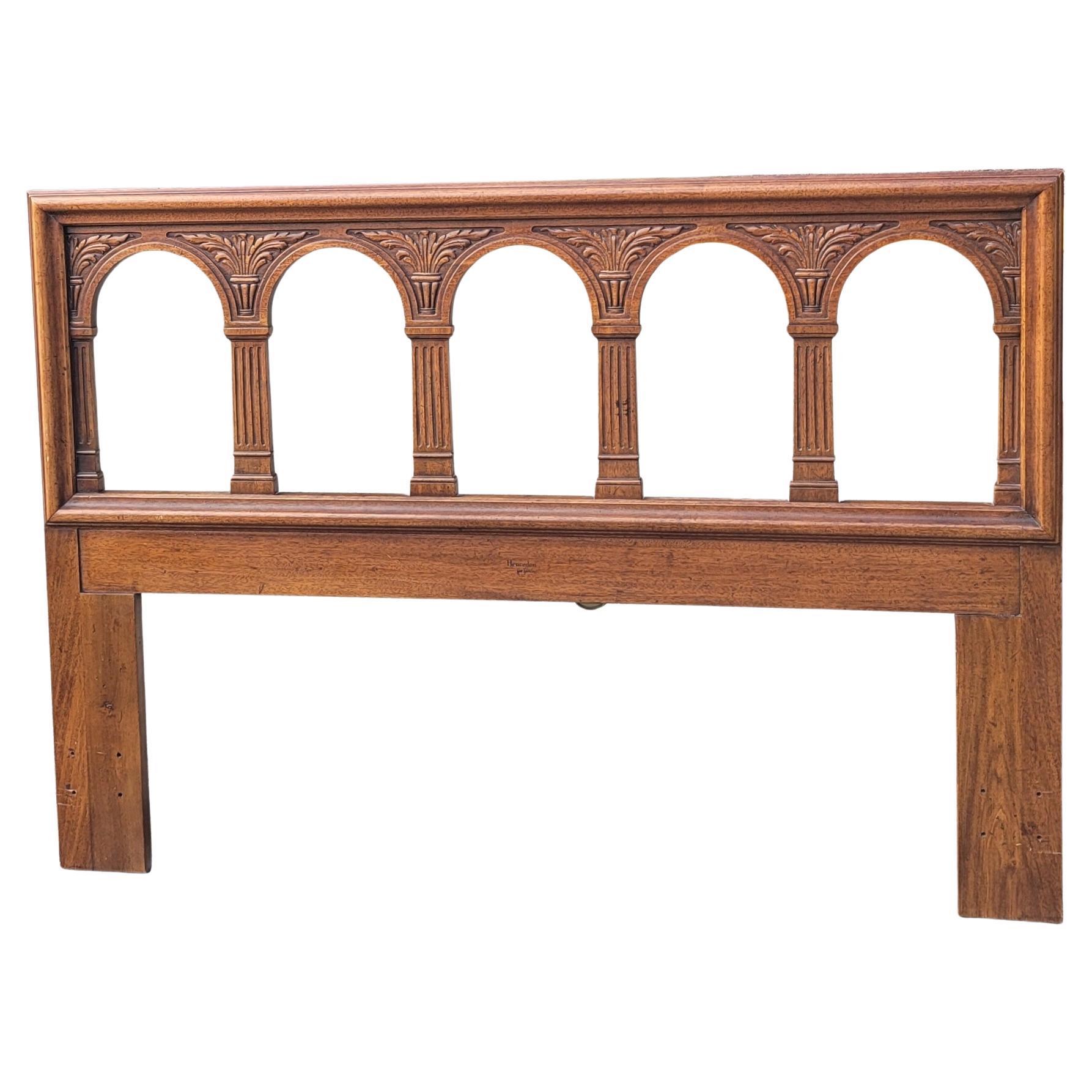 Henredon Fine Furniture - Tête de lit Queen Size / Full Size en noyer sculpté en vente